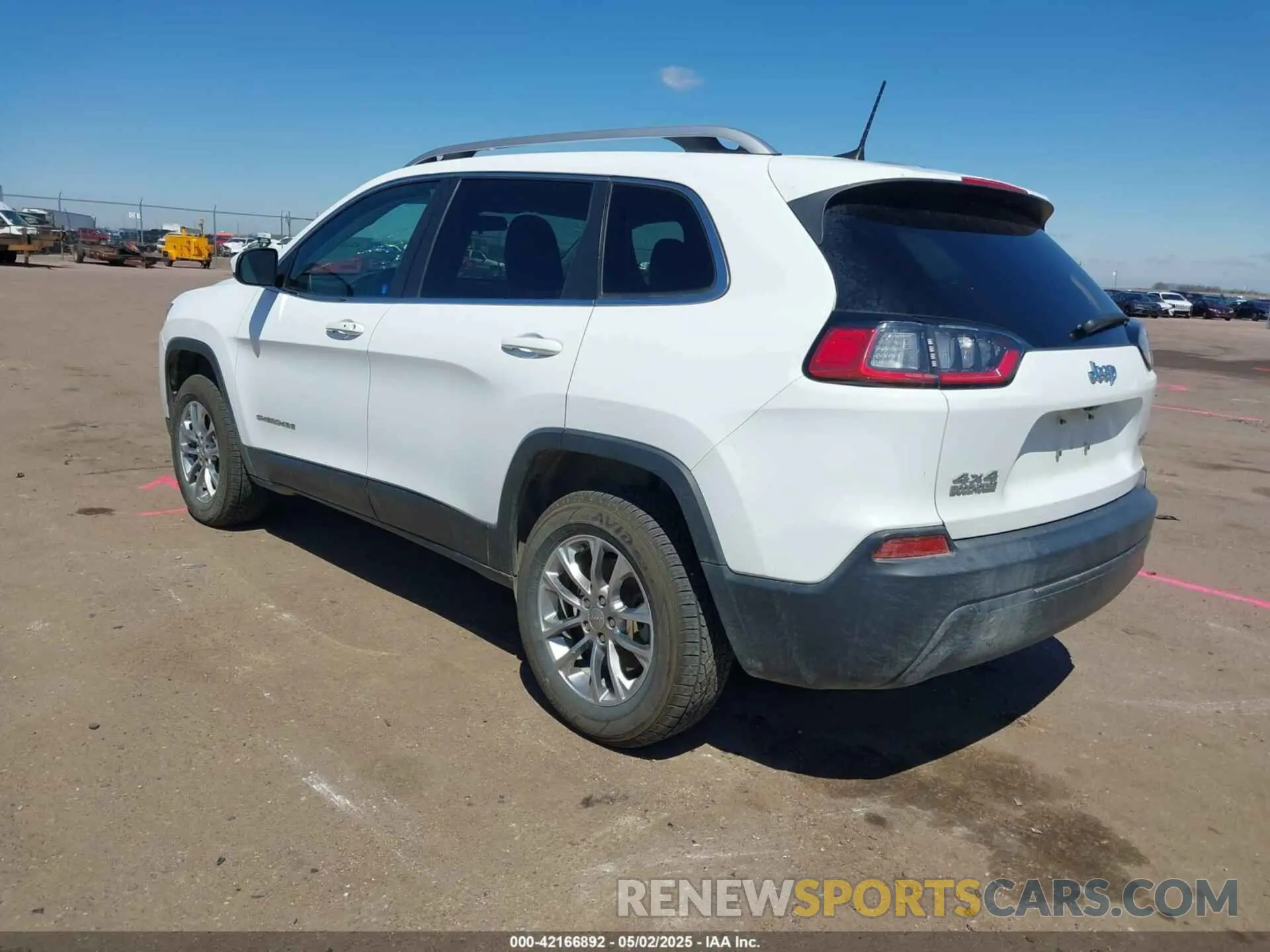 3 Photograph of a damaged car 1C4PJMLB8KD112699 JEEP CHEROKEE 2019