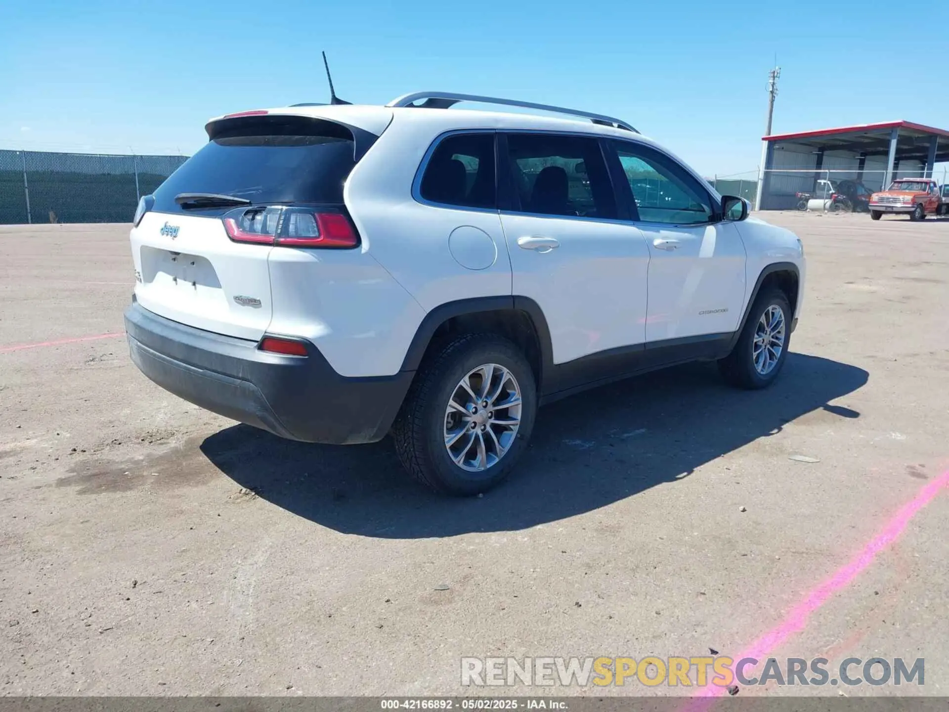 4 Photograph of a damaged car 1C4PJMLB8KD112699 JEEP CHEROKEE 2019