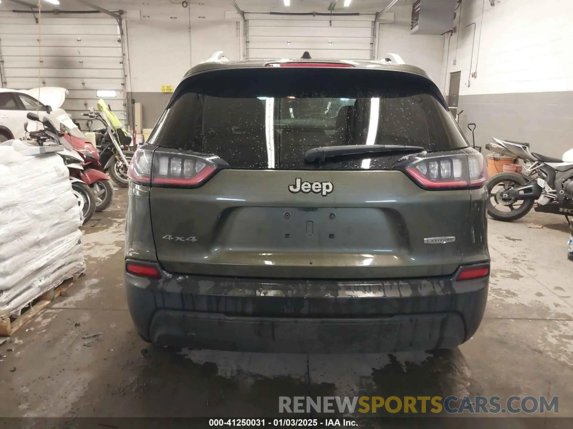 17 Photograph of a damaged car 1C4PJMLB8KD191839 JEEP CHEROKEE 2019