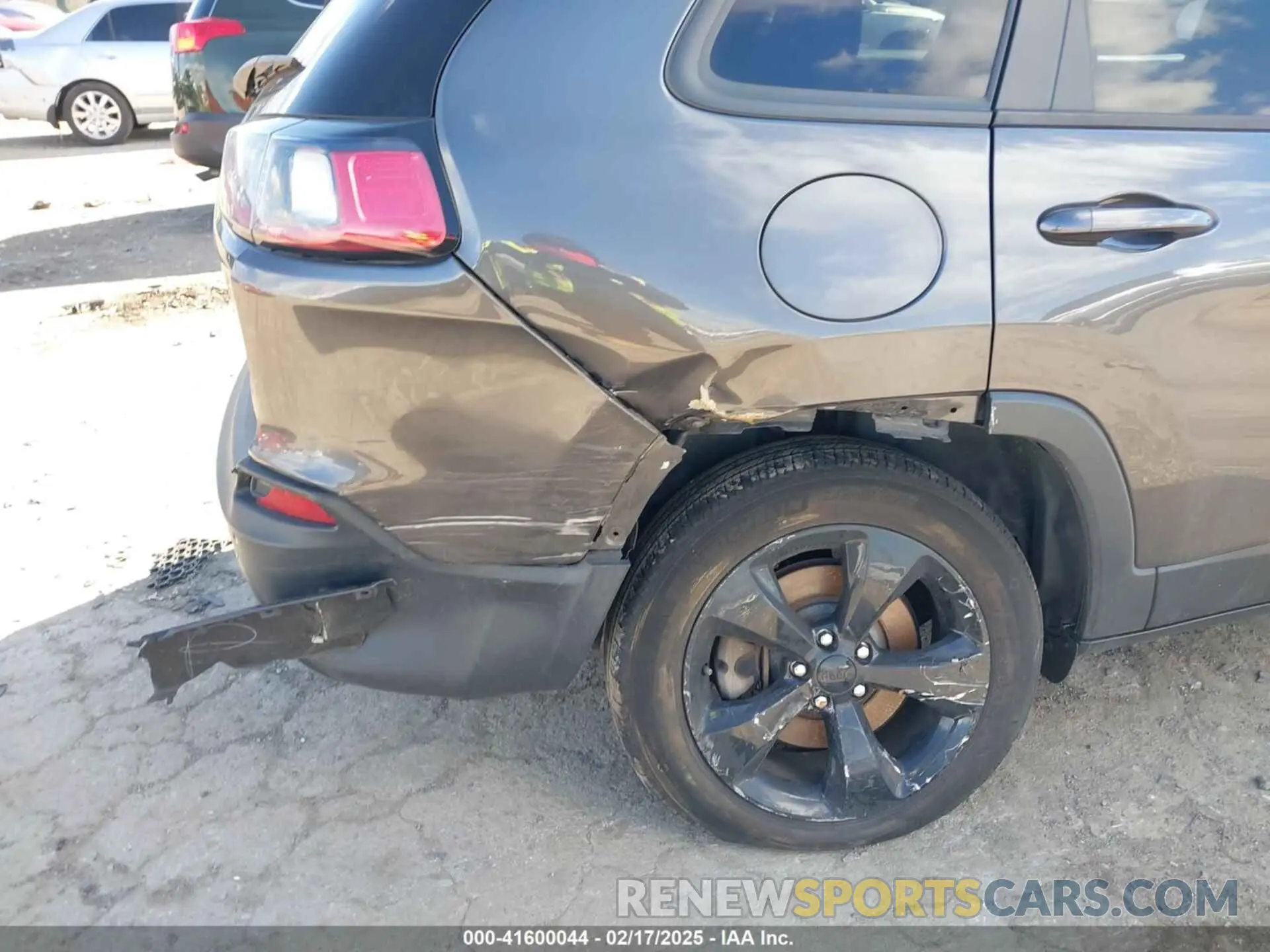 6 Photograph of a damaged car 1C4PJMLB8KD292542 JEEP CHEROKEE 2019