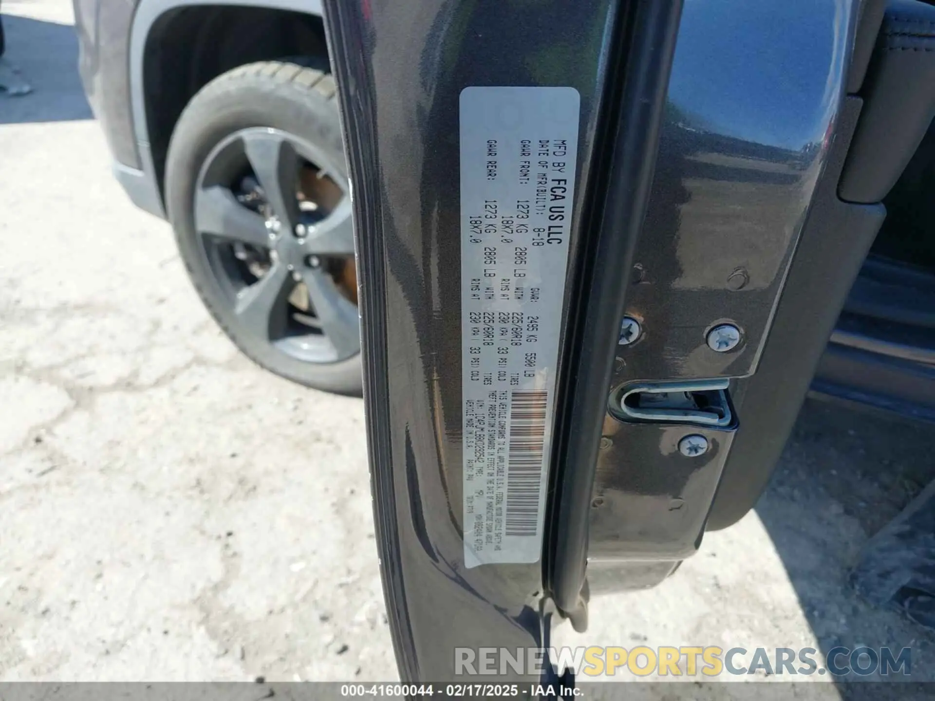 9 Photograph of a damaged car 1C4PJMLB8KD292542 JEEP CHEROKEE 2019