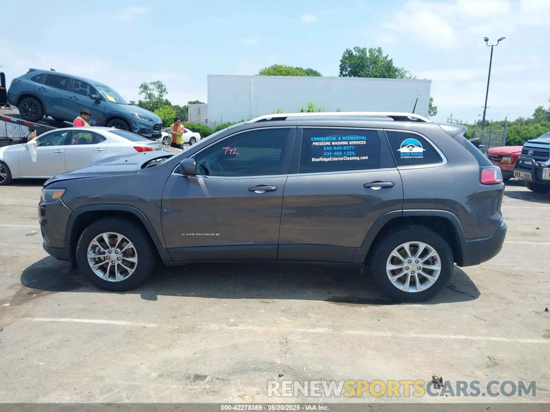13 Photograph of a damaged car 1C4PJMLB8KD319755 JEEP CHEROKEE 2019