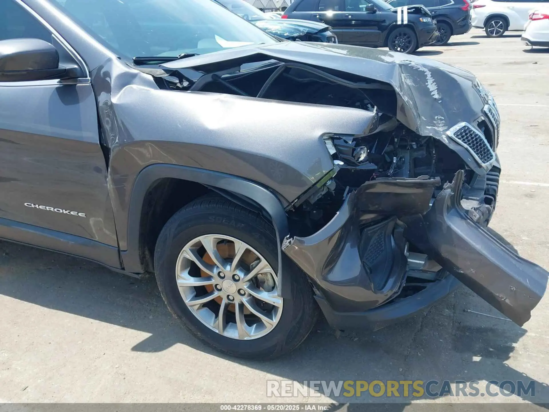 16 Photograph of a damaged car 1C4PJMLB8KD319755 JEEP CHEROKEE 2019