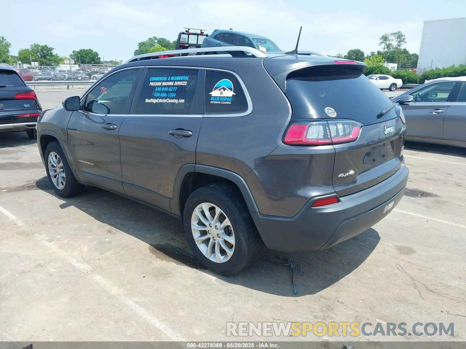 3 Photograph of a damaged car 1C4PJMLB8KD319755 JEEP CHEROKEE 2019