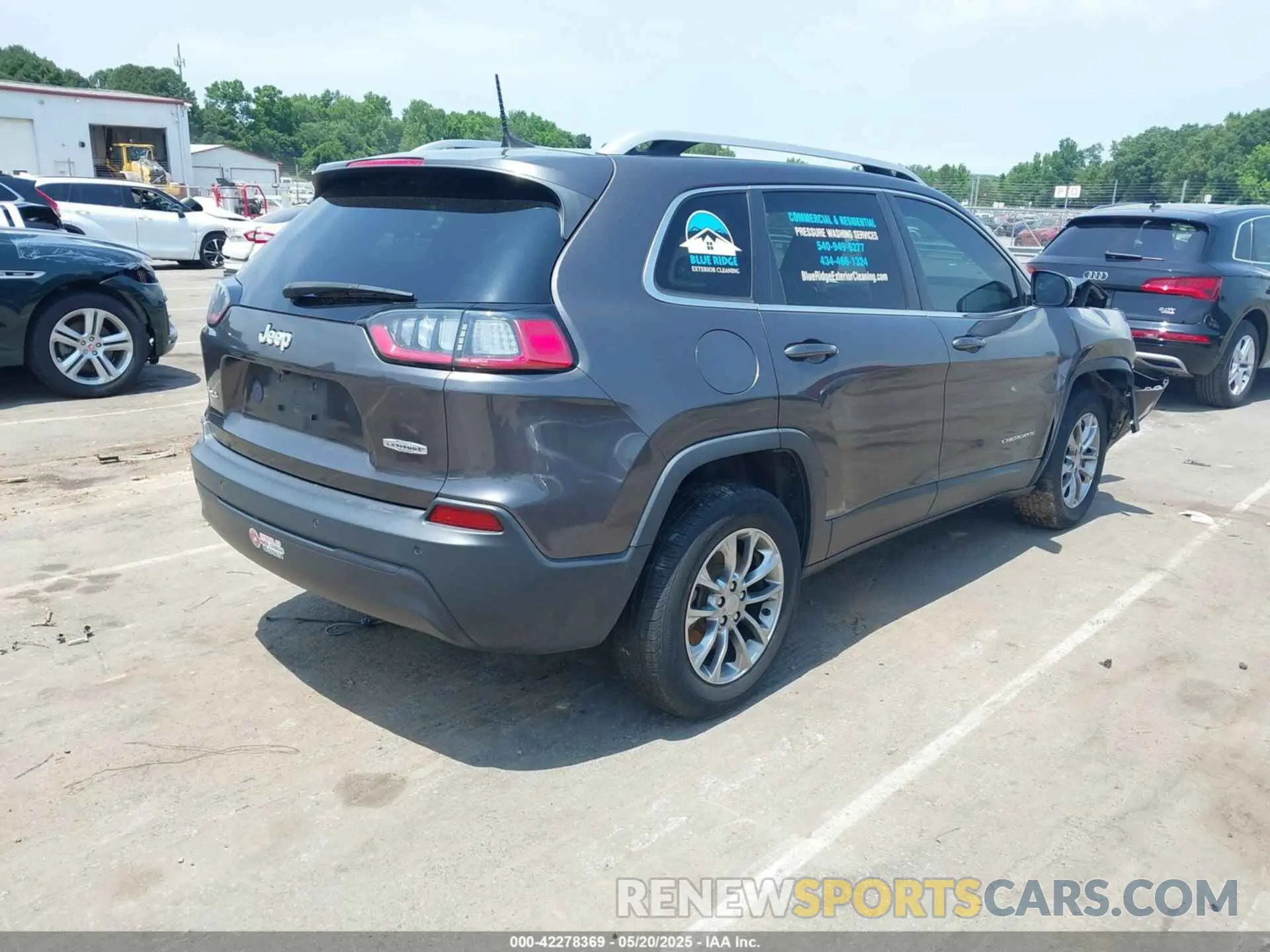 4 Photograph of a damaged car 1C4PJMLB8KD319755 JEEP CHEROKEE 2019