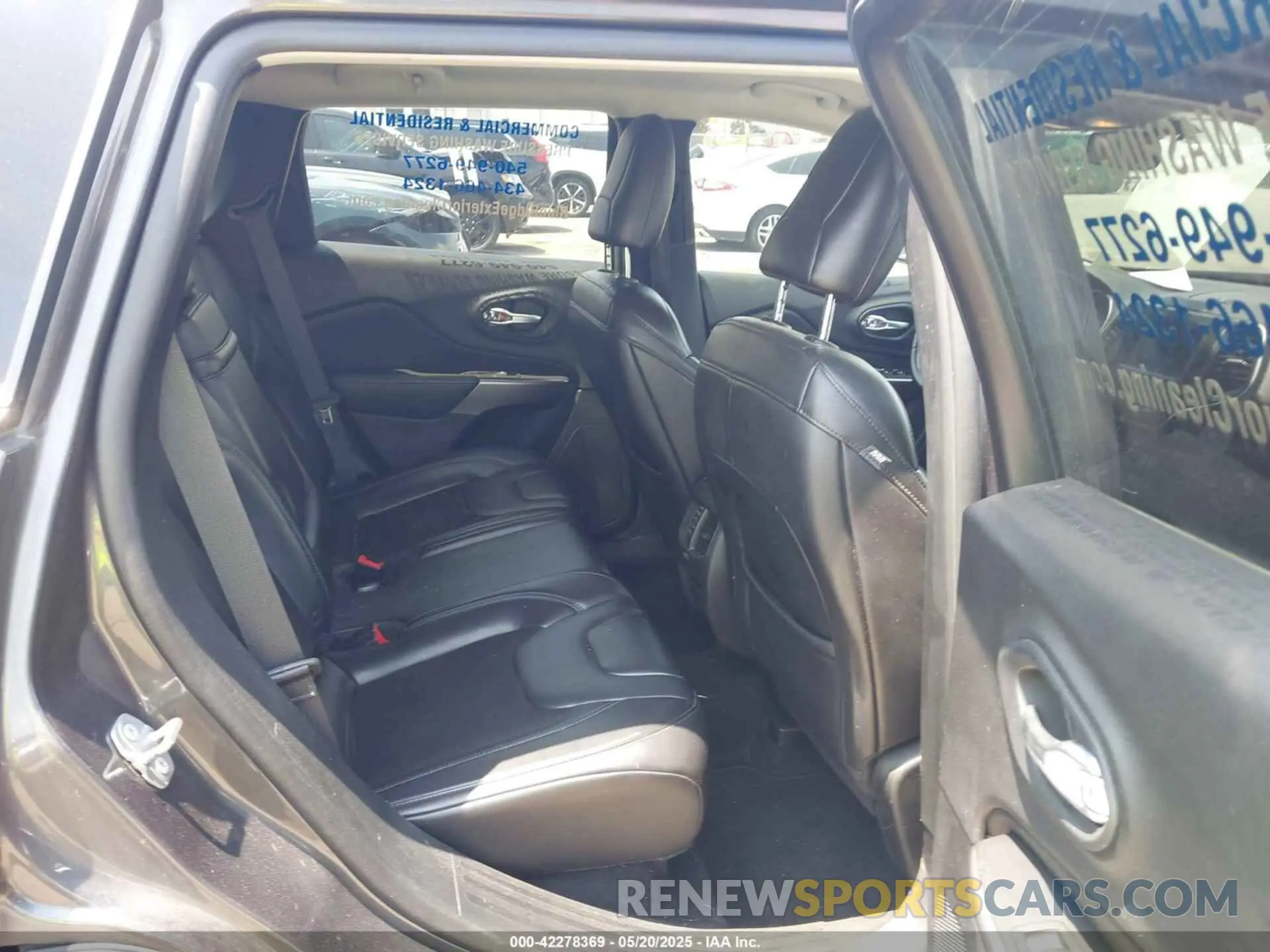 8 Photograph of a damaged car 1C4PJMLB8KD319755 JEEP CHEROKEE 2019
