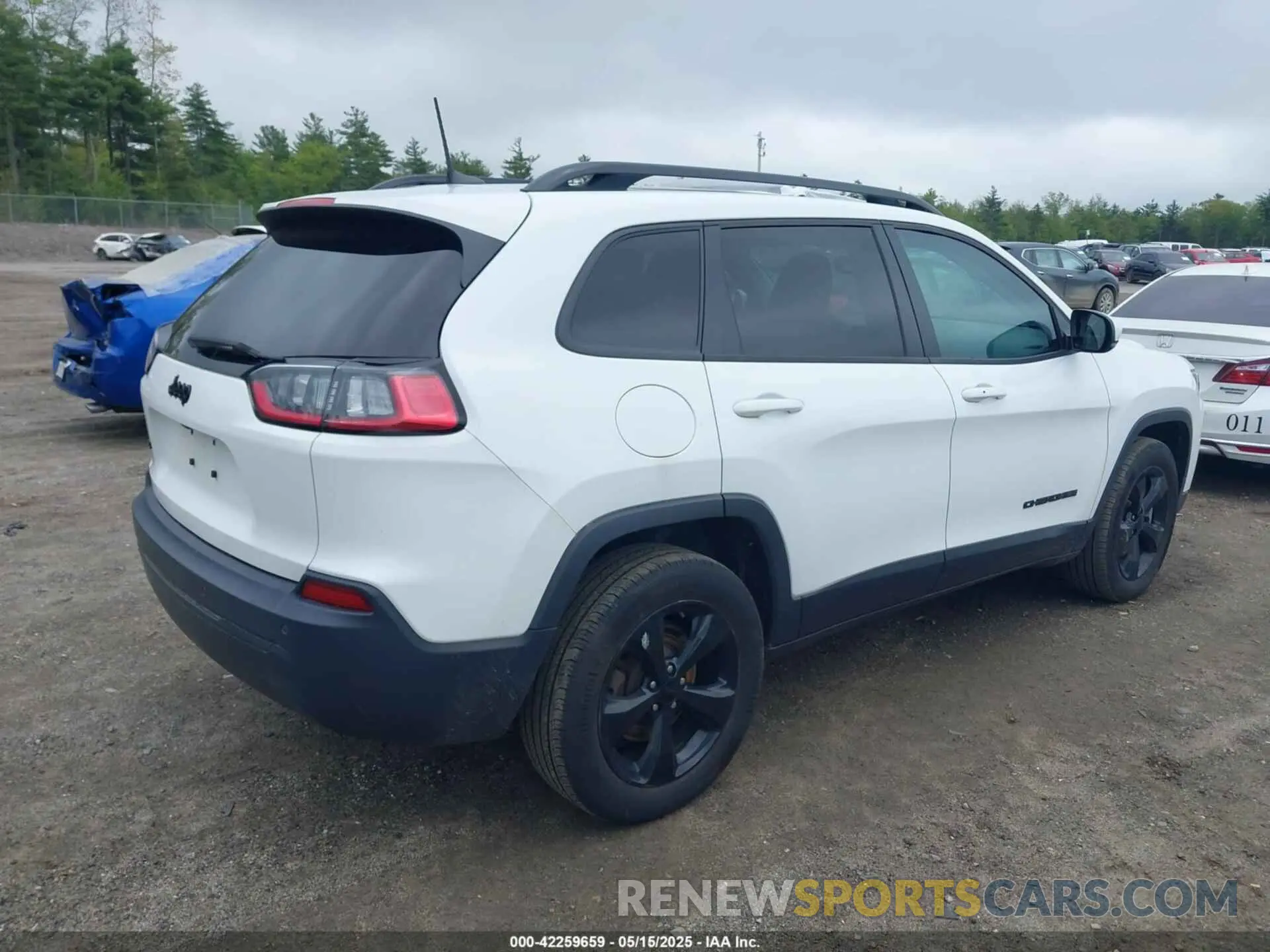 4 Photograph of a damaged car 1C4PJMLB8KD320467 JEEP CHEROKEE 2019