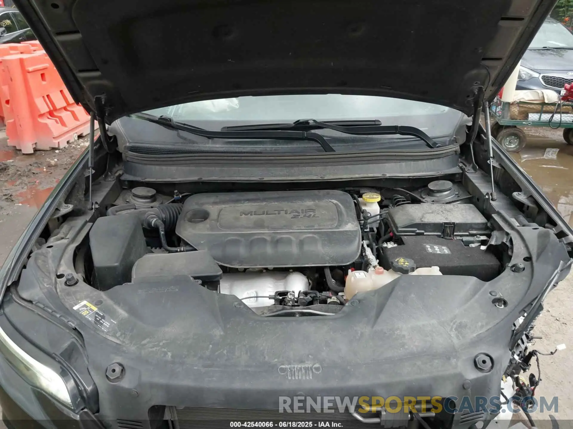 10 Photograph of a damaged car 1C4PJMLB8KD490134 JEEP CHEROKEE 2019