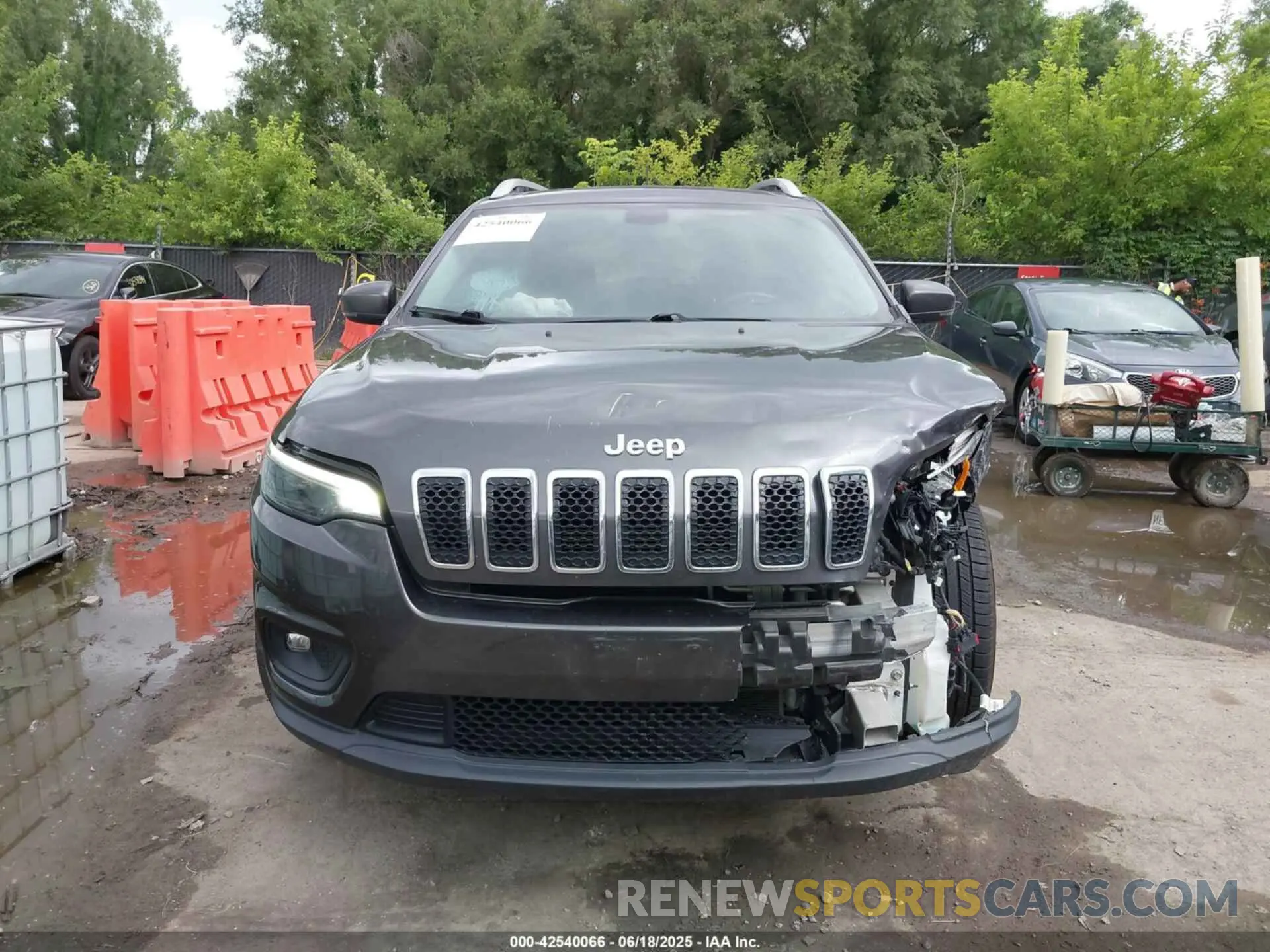 12 Photograph of a damaged car 1C4PJMLB8KD490134 JEEP CHEROKEE 2019