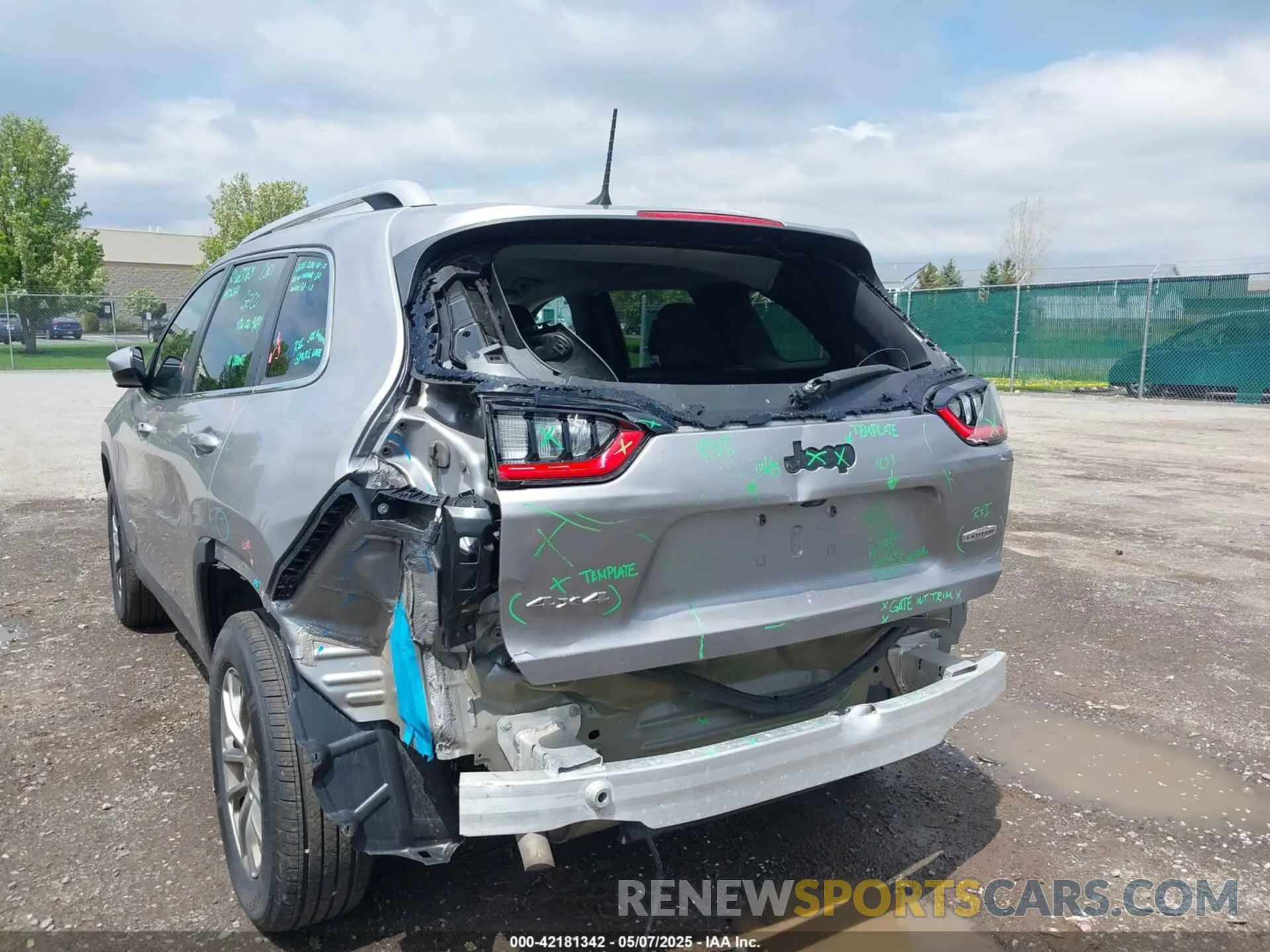 6 Photograph of a damaged car 1C4PJMLB9KD104059 JEEP CHEROKEE 2019