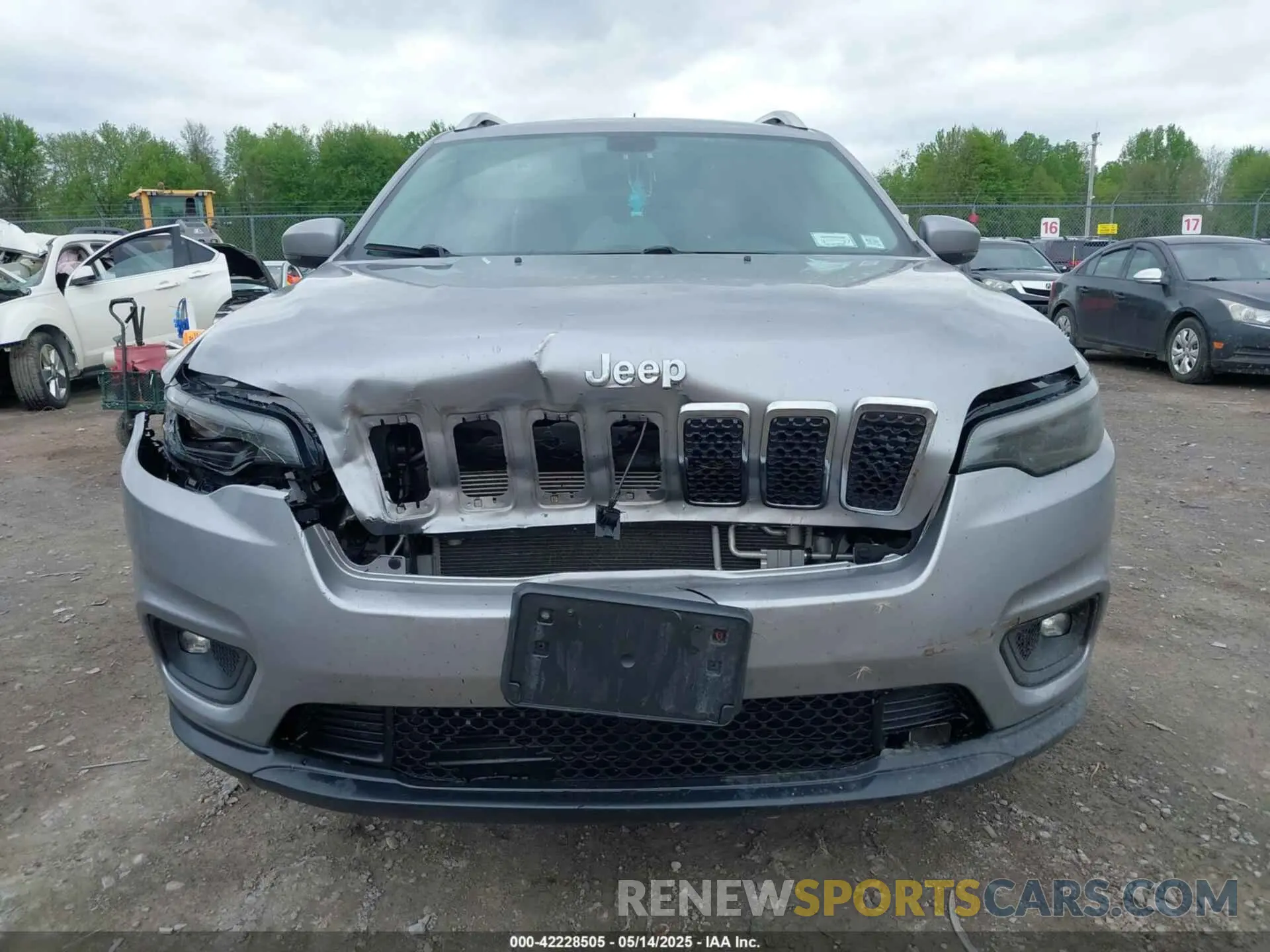 12 Photograph of a damaged car 1C4PJMLB9KD287978 JEEP CHEROKEE 2019