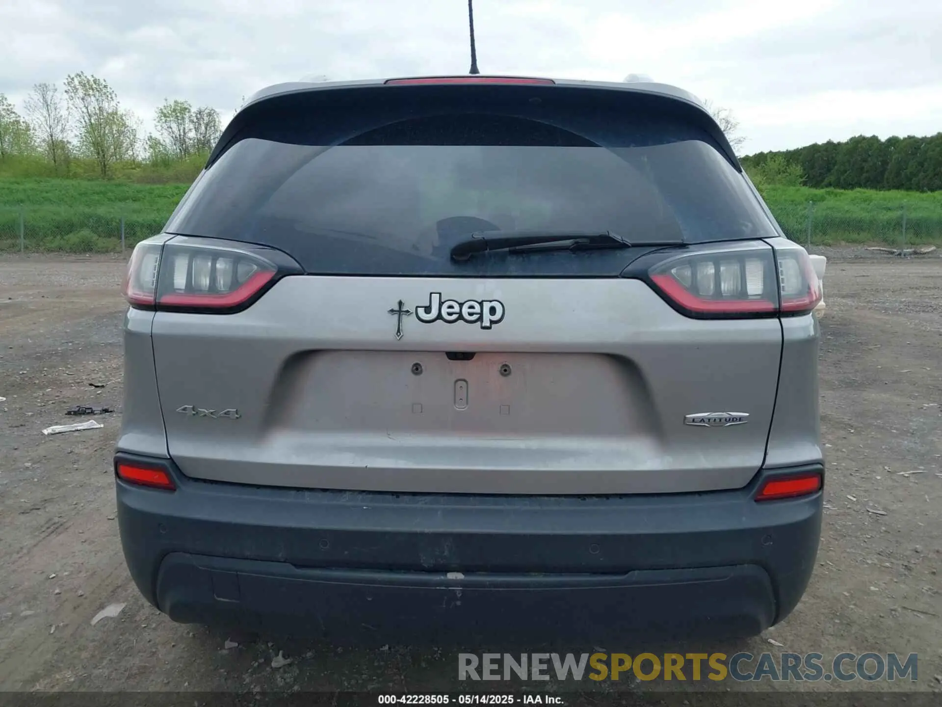 16 Photograph of a damaged car 1C4PJMLB9KD287978 JEEP CHEROKEE 2019