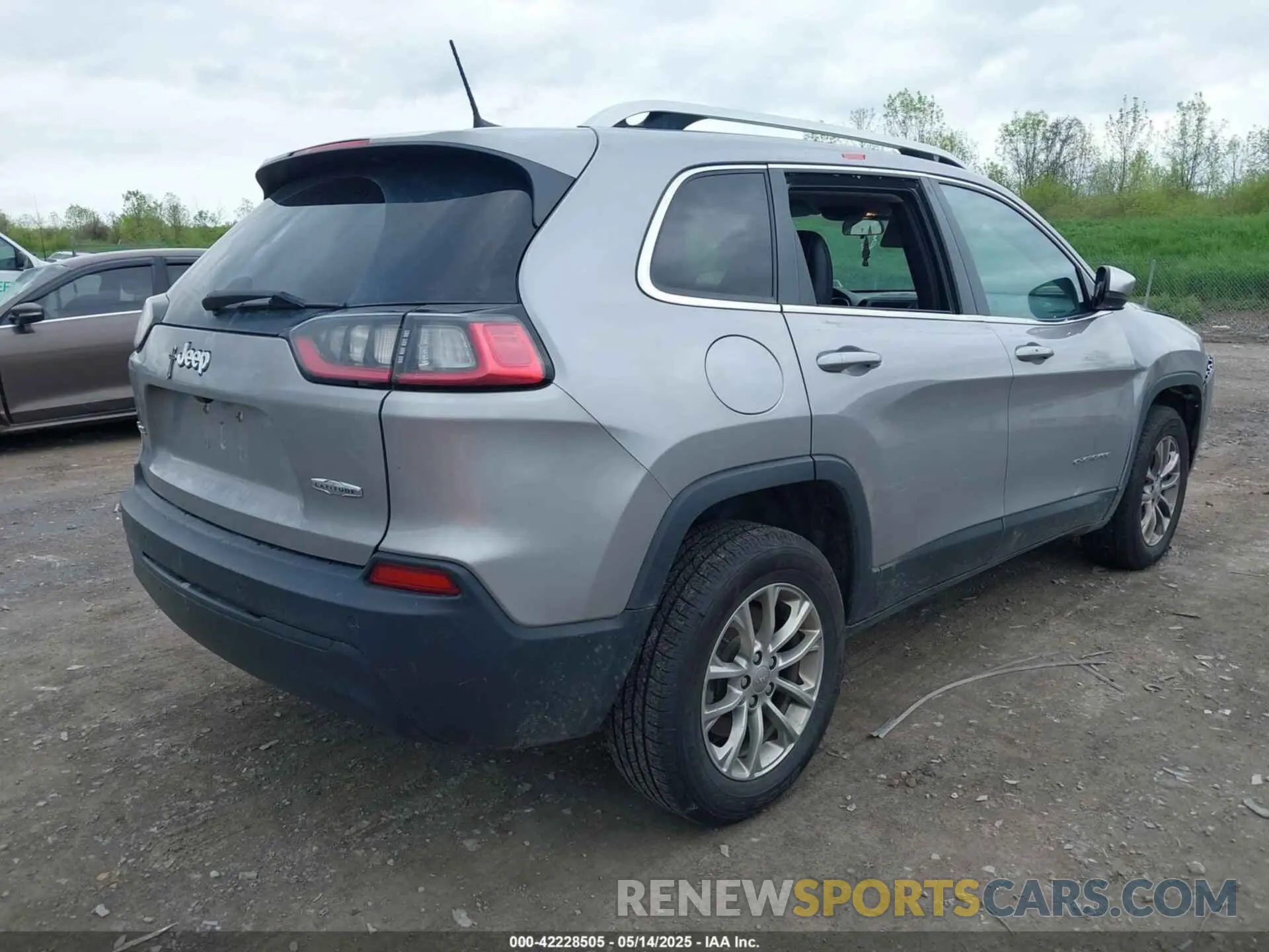 4 Photograph of a damaged car 1C4PJMLB9KD287978 JEEP CHEROKEE 2019