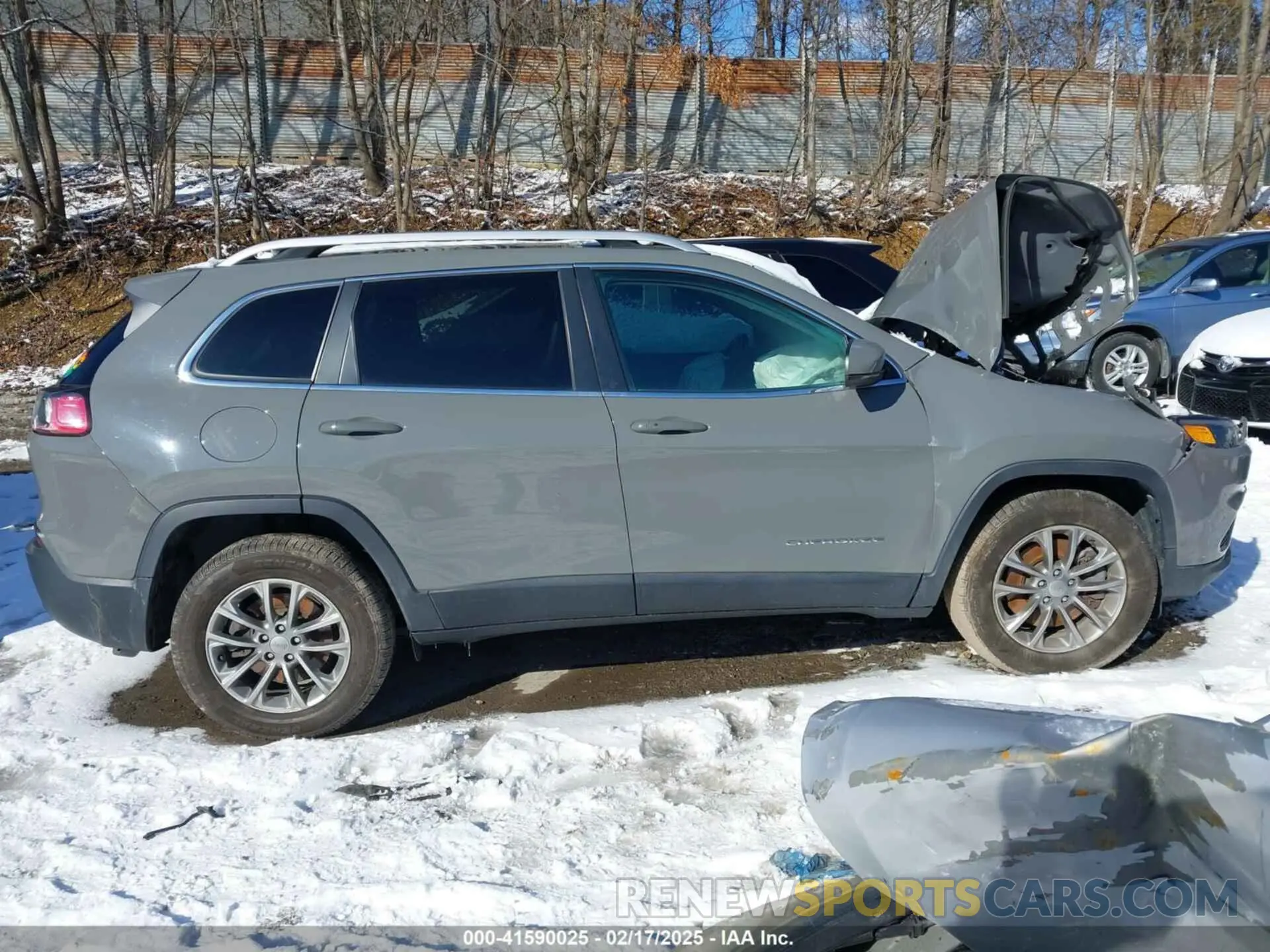13 Photograph of a damaged car 1C4PJMLB9KD469308 JEEP CHEROKEE 2019