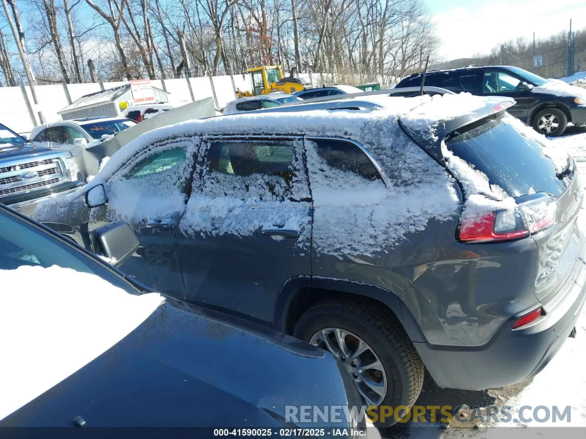 14 Photograph of a damaged car 1C4PJMLB9KD469308 JEEP CHEROKEE 2019