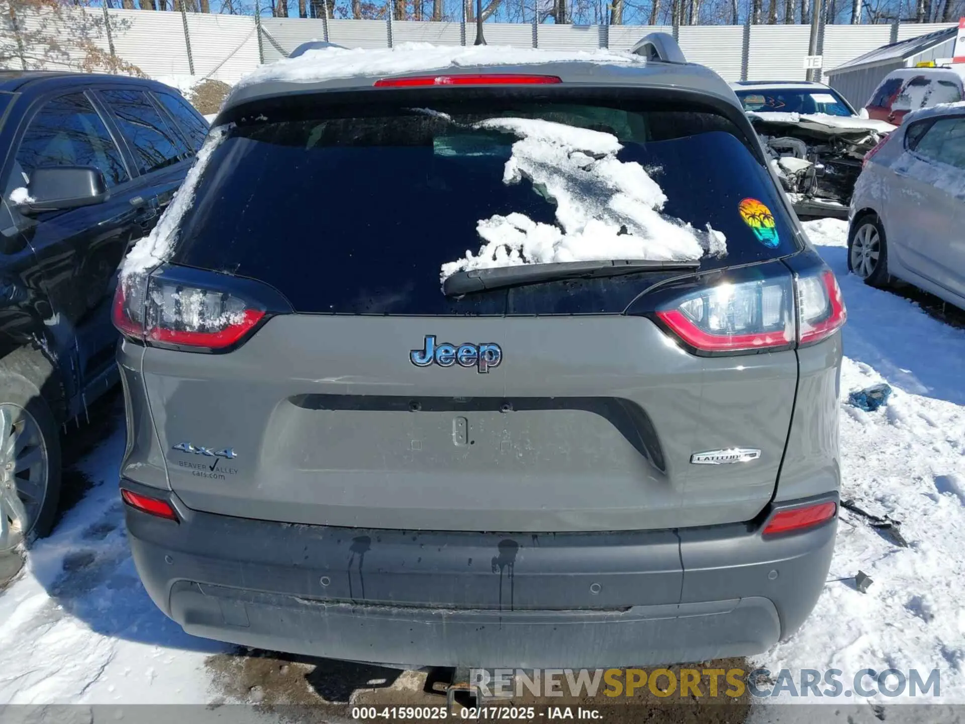 16 Photograph of a damaged car 1C4PJMLB9KD469308 JEEP CHEROKEE 2019
