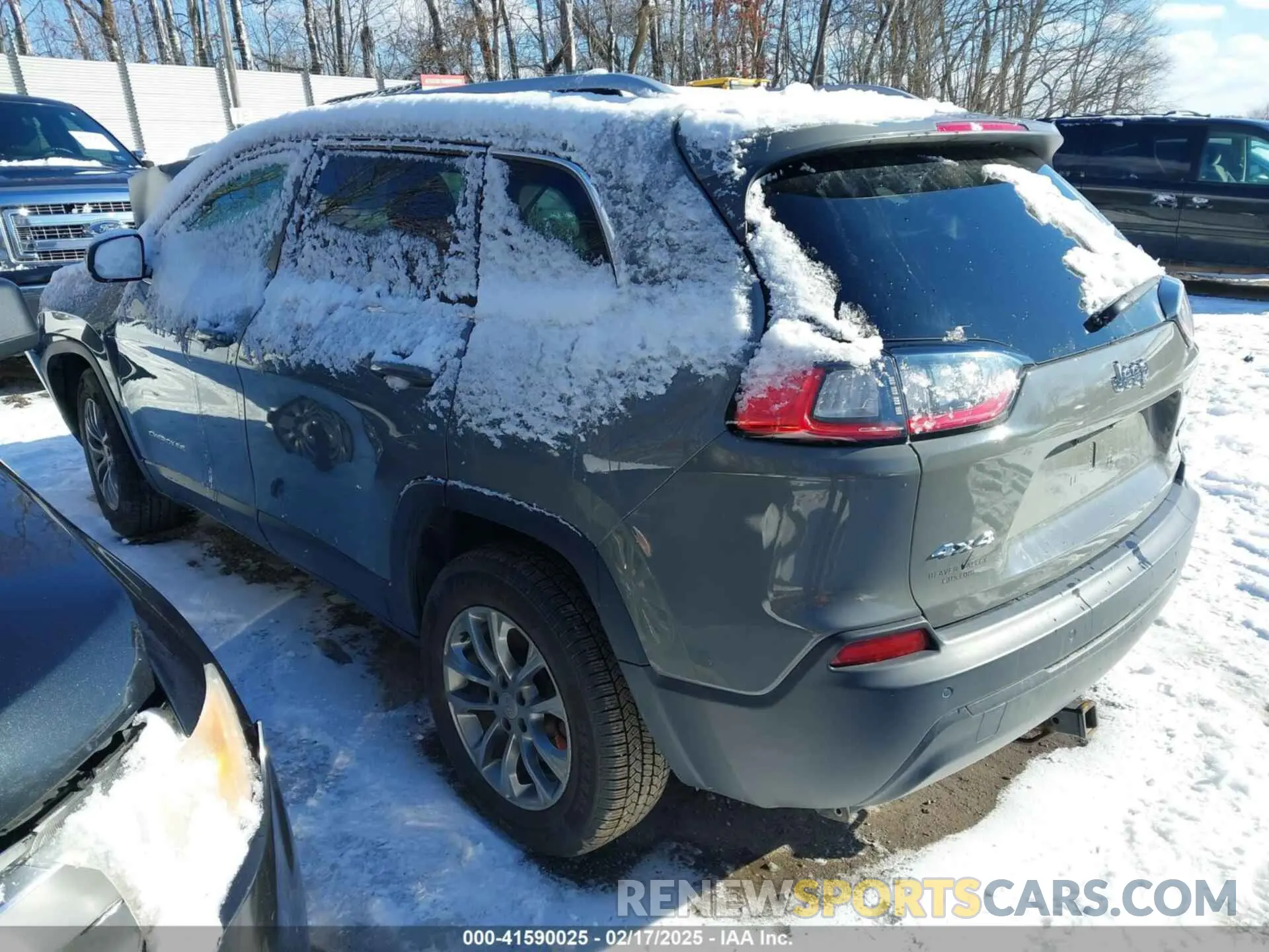 3 Photograph of a damaged car 1C4PJMLB9KD469308 JEEP CHEROKEE 2019