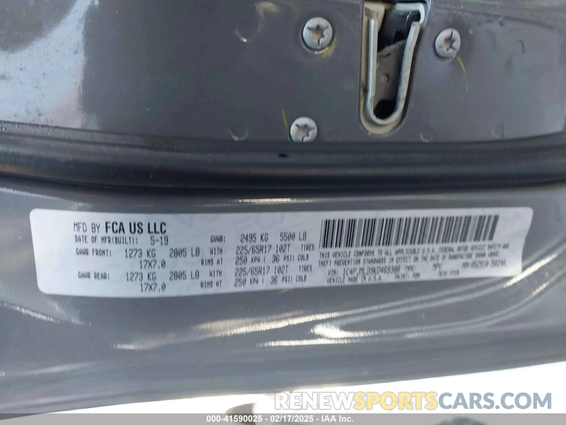 9 Photograph of a damaged car 1C4PJMLB9KD469308 JEEP CHEROKEE 2019