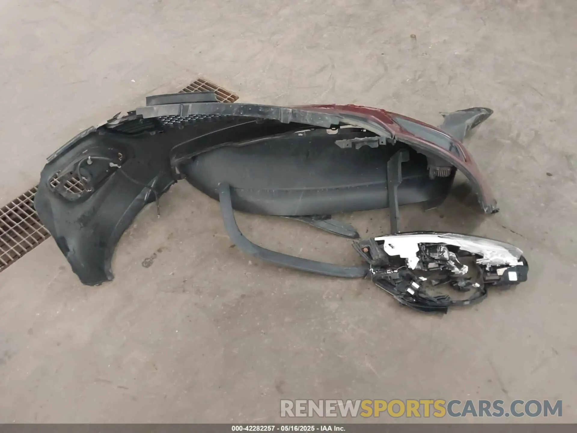 12 Photograph of a damaged car 1C4PJMLBXKD118214 JEEP CHEROKEE 2019
