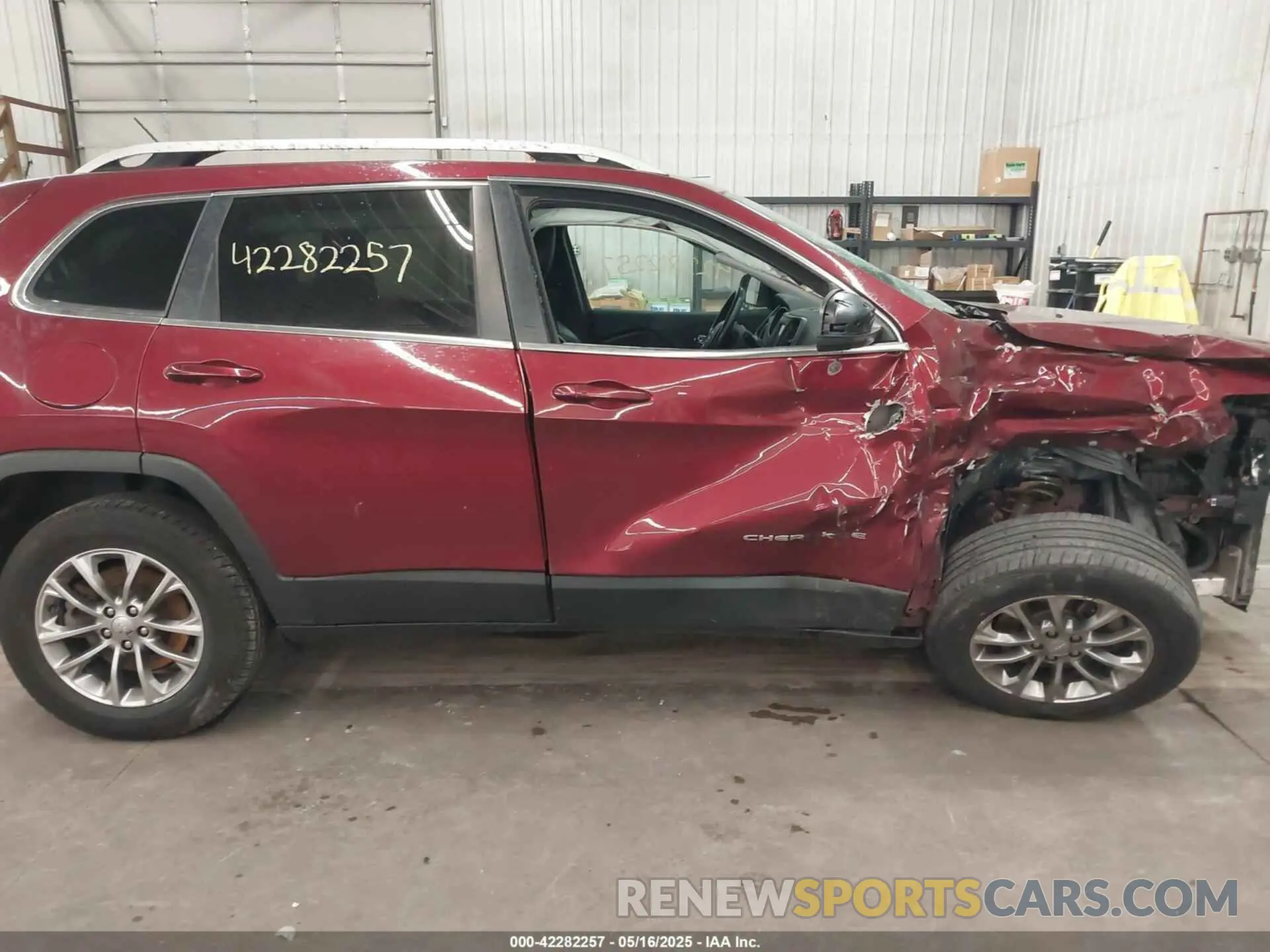 14 Photograph of a damaged car 1C4PJMLBXKD118214 JEEP CHEROKEE 2019