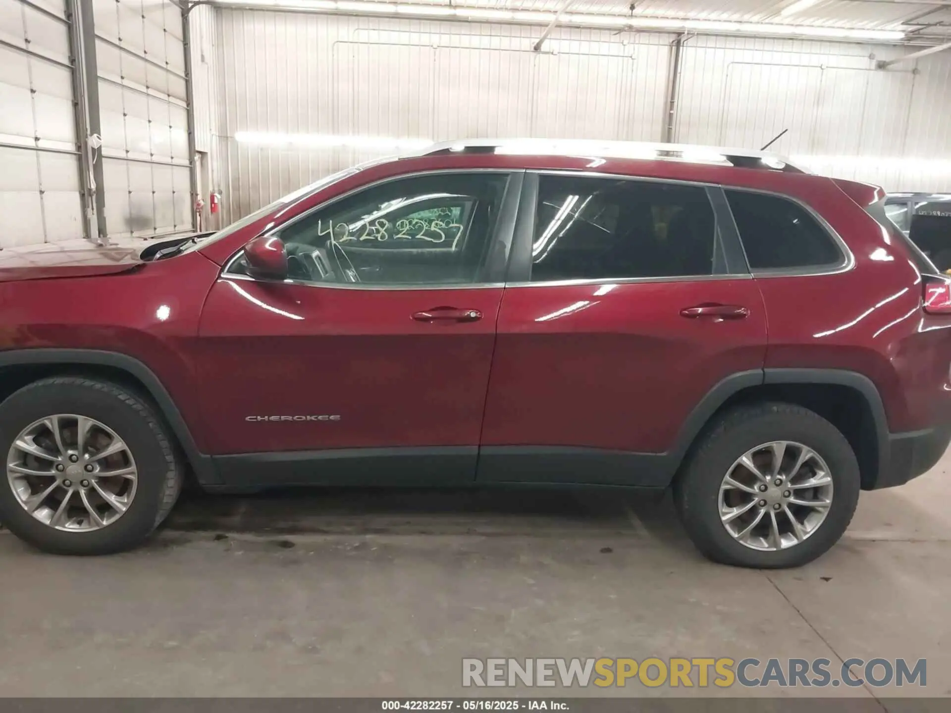 15 Photograph of a damaged car 1C4PJMLBXKD118214 JEEP CHEROKEE 2019