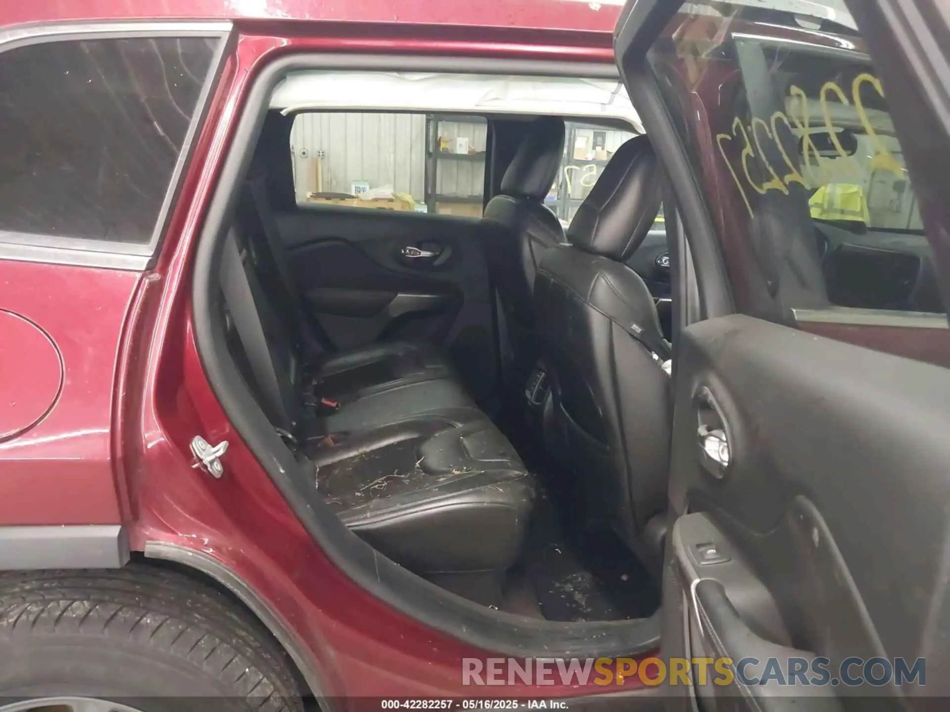 8 Photograph of a damaged car 1C4PJMLBXKD118214 JEEP CHEROKEE 2019