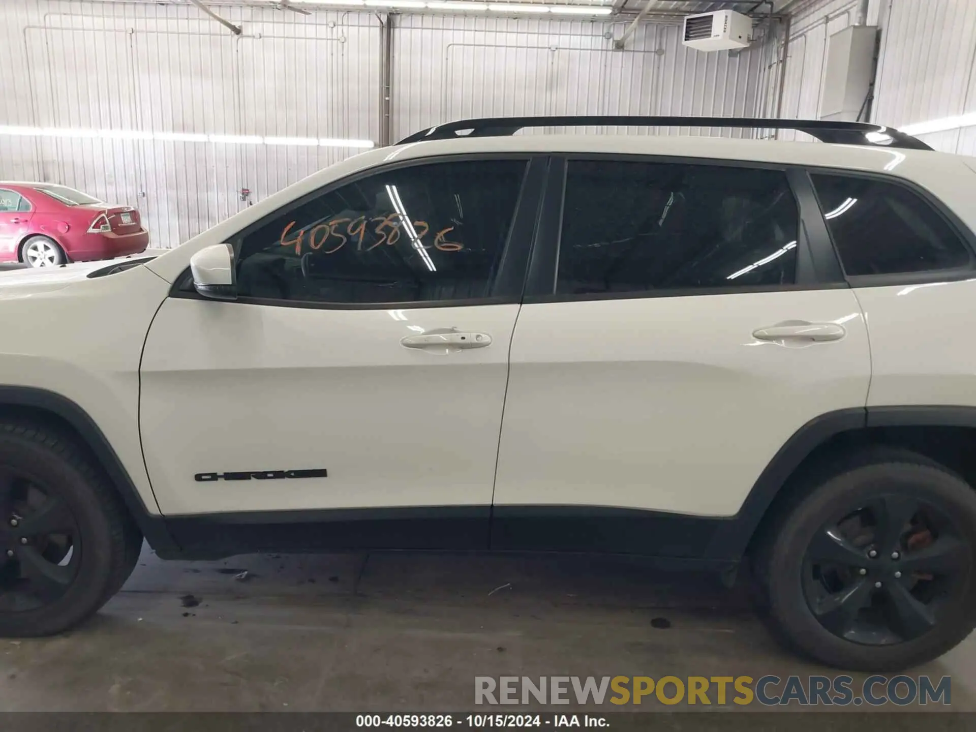 15 Photograph of a damaged car 1C4PJMLBXKD294213 JEEP CHEROKEE 2019