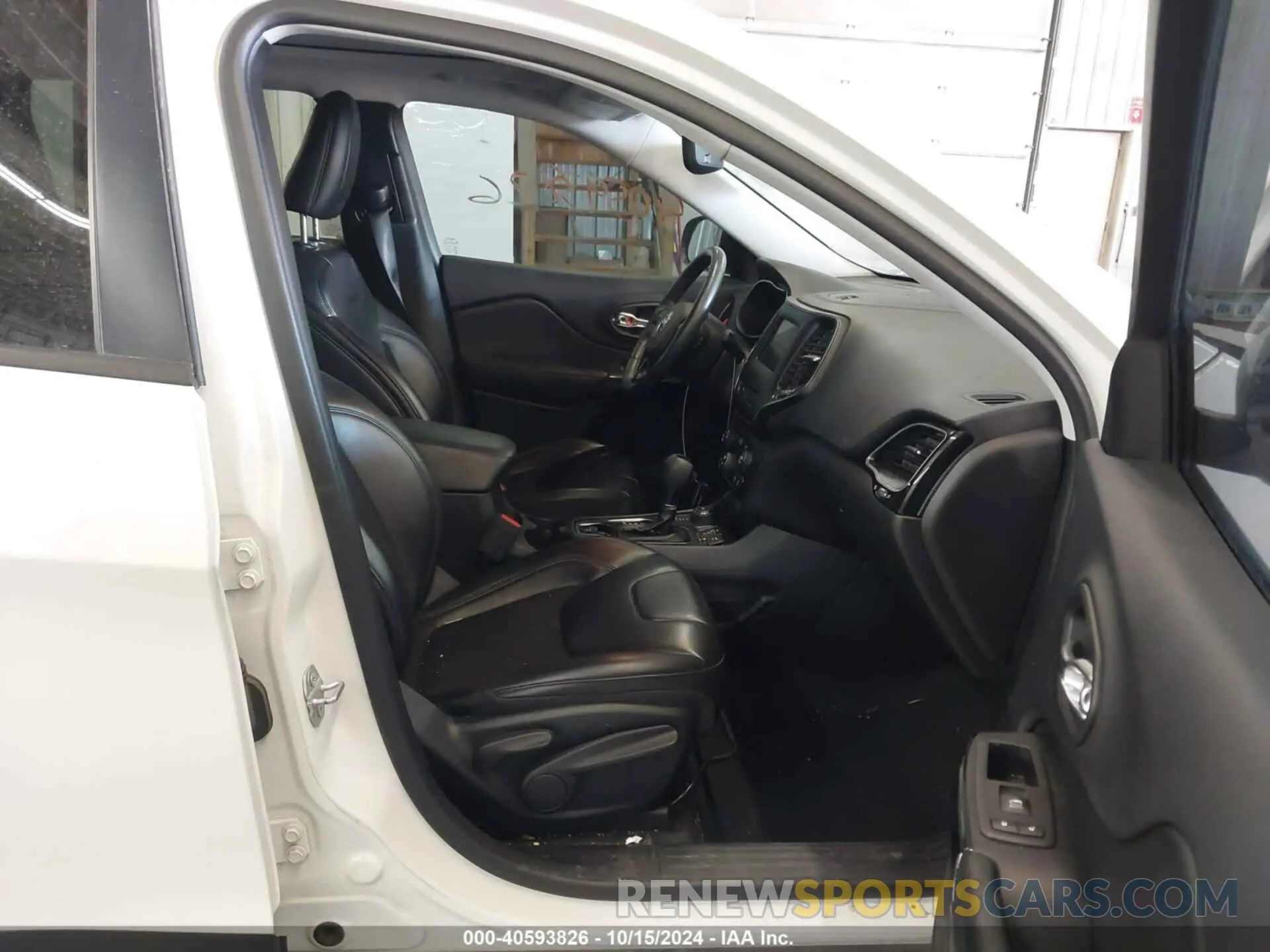 5 Photograph of a damaged car 1C4PJMLBXKD294213 JEEP CHEROKEE 2019