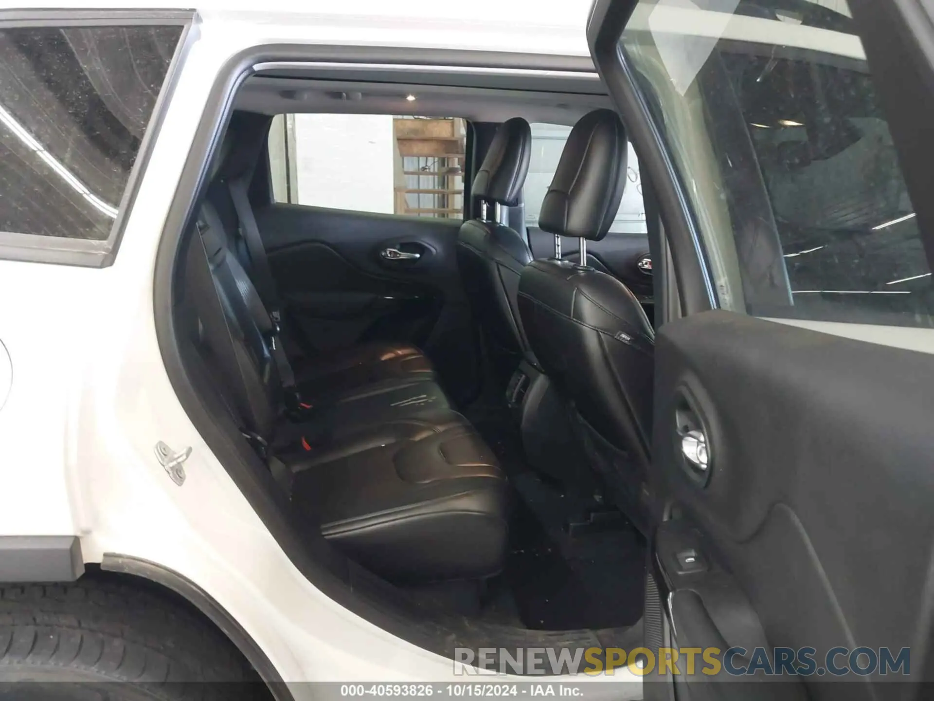 8 Photograph of a damaged car 1C4PJMLBXKD294213 JEEP CHEROKEE 2019