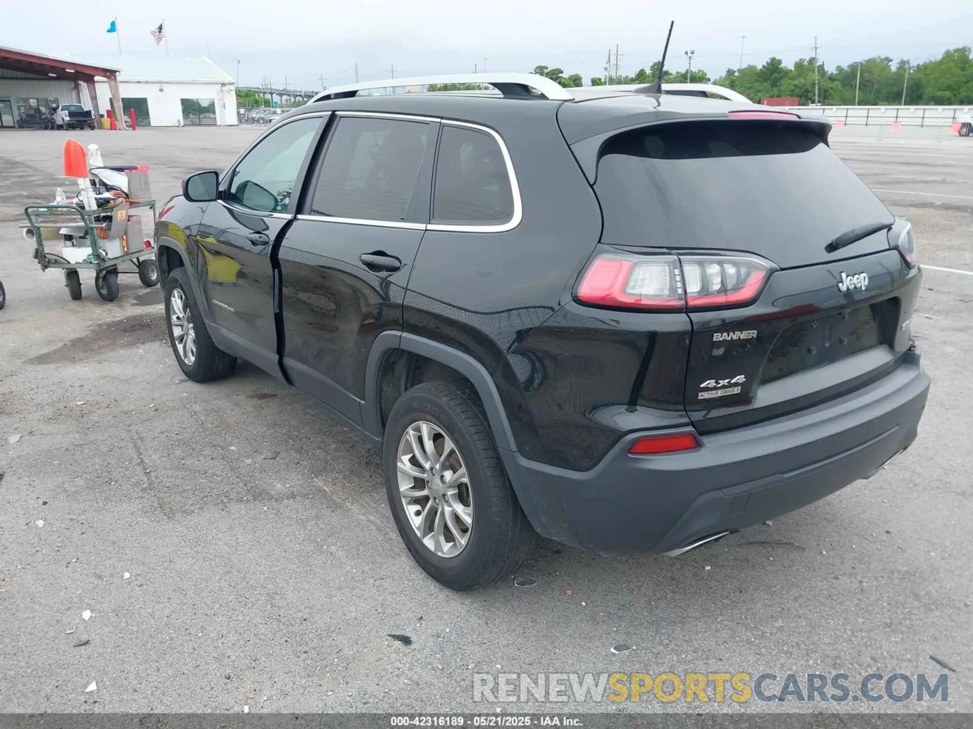 3 Photograph of a damaged car 1C4PJMLN4KD167192 JEEP CHEROKEE 2019