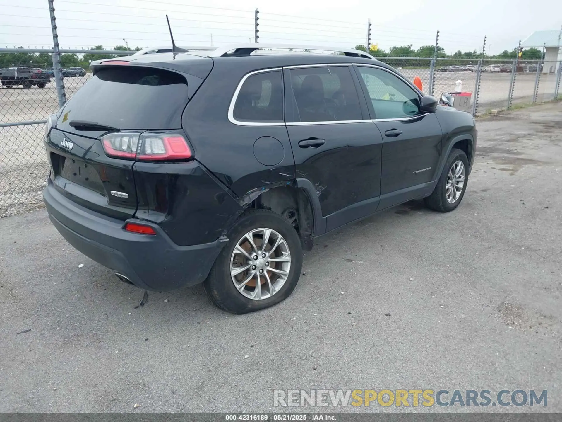 4 Photograph of a damaged car 1C4PJMLN4KD167192 JEEP CHEROKEE 2019