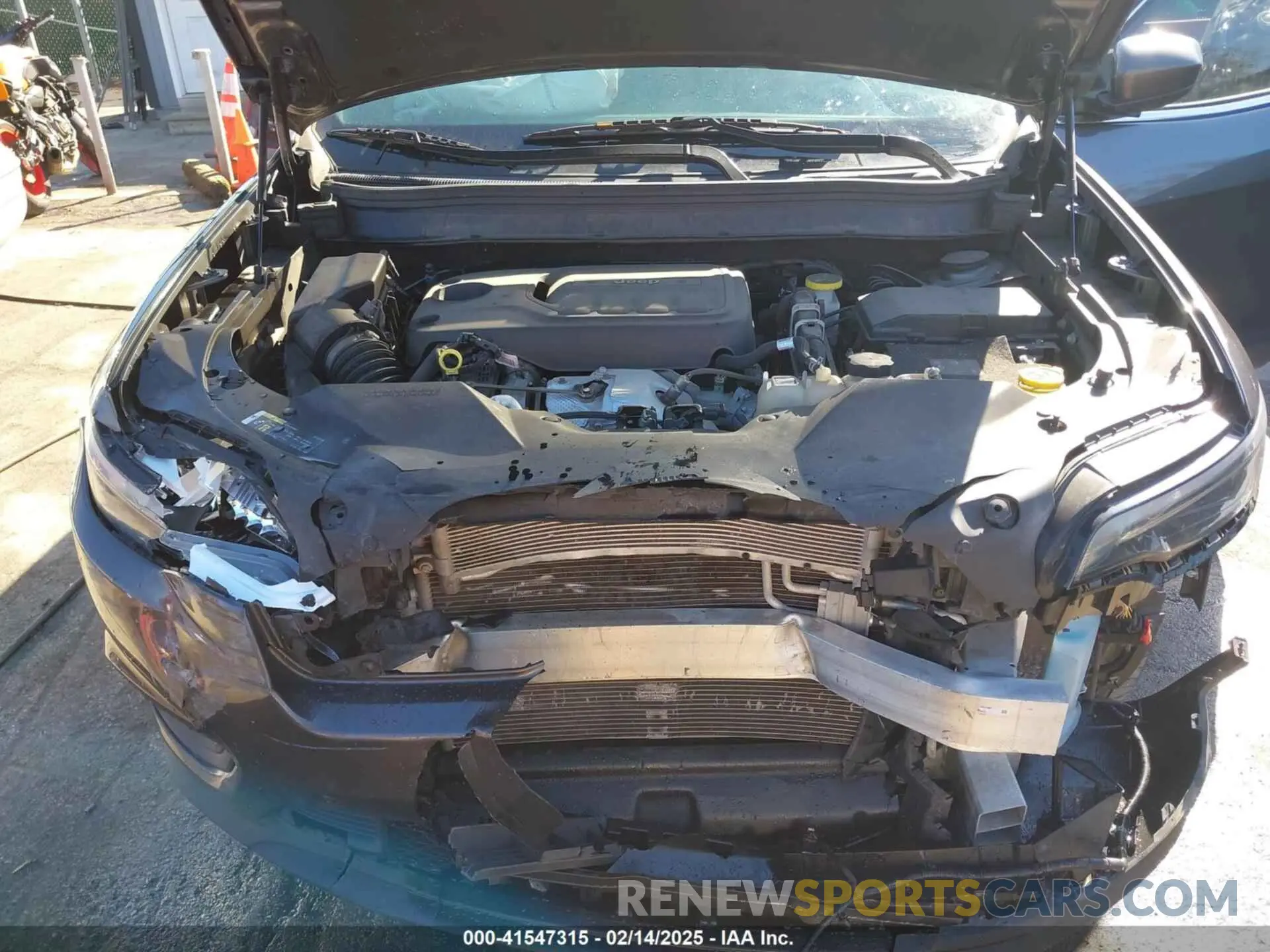 10 Photograph of a damaged car 1C4PJMLN7KD194094 JEEP CHEROKEE 2019
