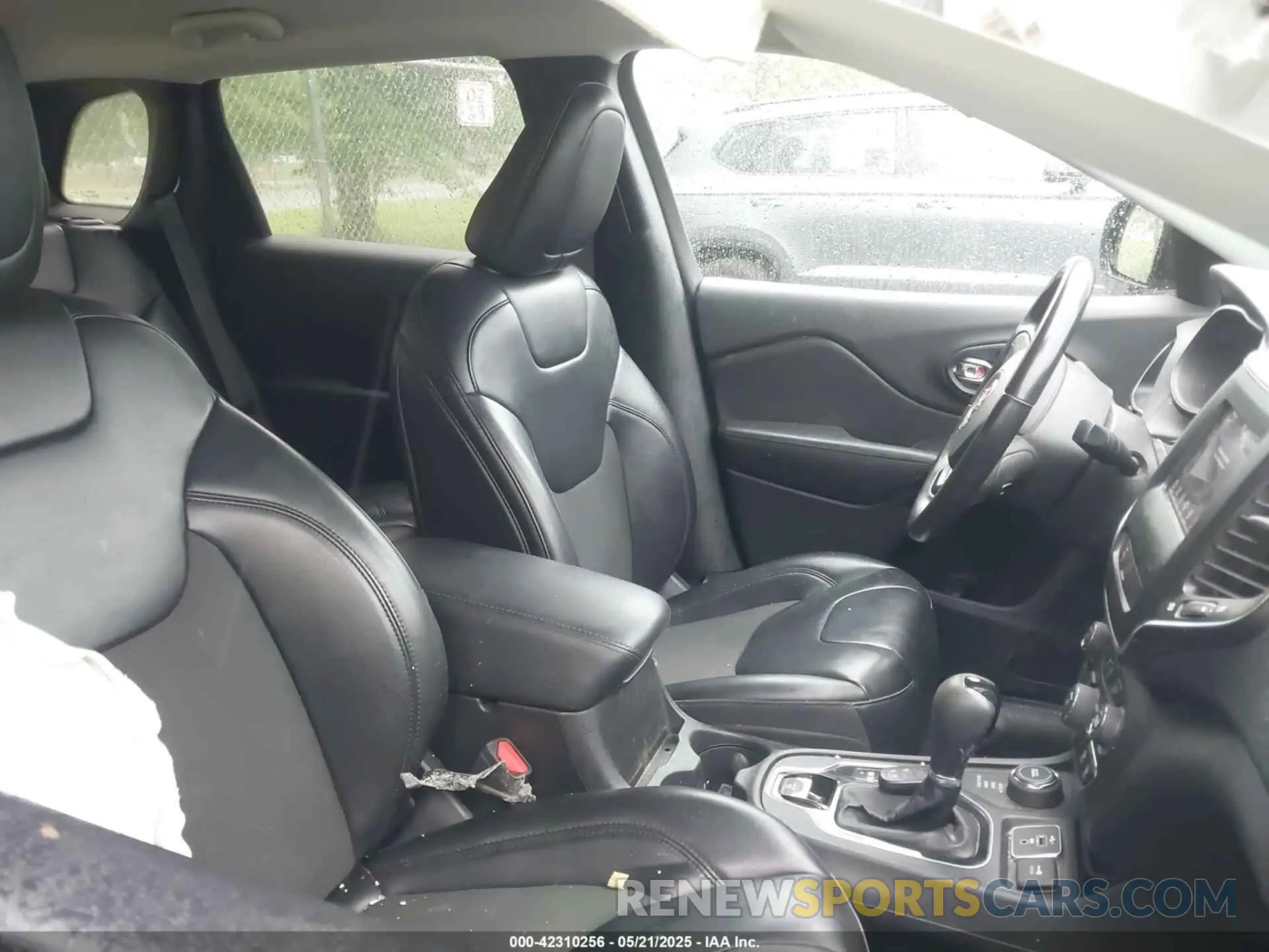 5 Photograph of a damaged car 1C4PJMLN7KD487994 JEEP CHEROKEE 2019