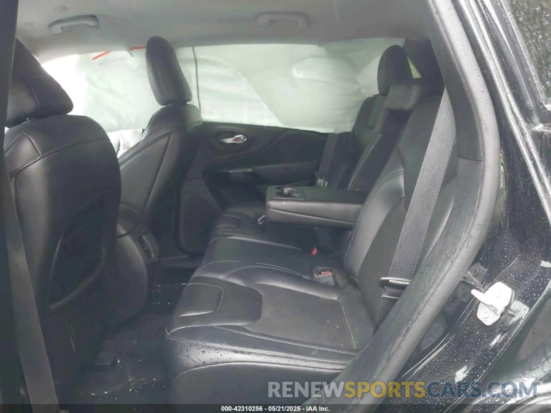 8 Photograph of a damaged car 1C4PJMLN7KD487994 JEEP CHEROKEE 2019