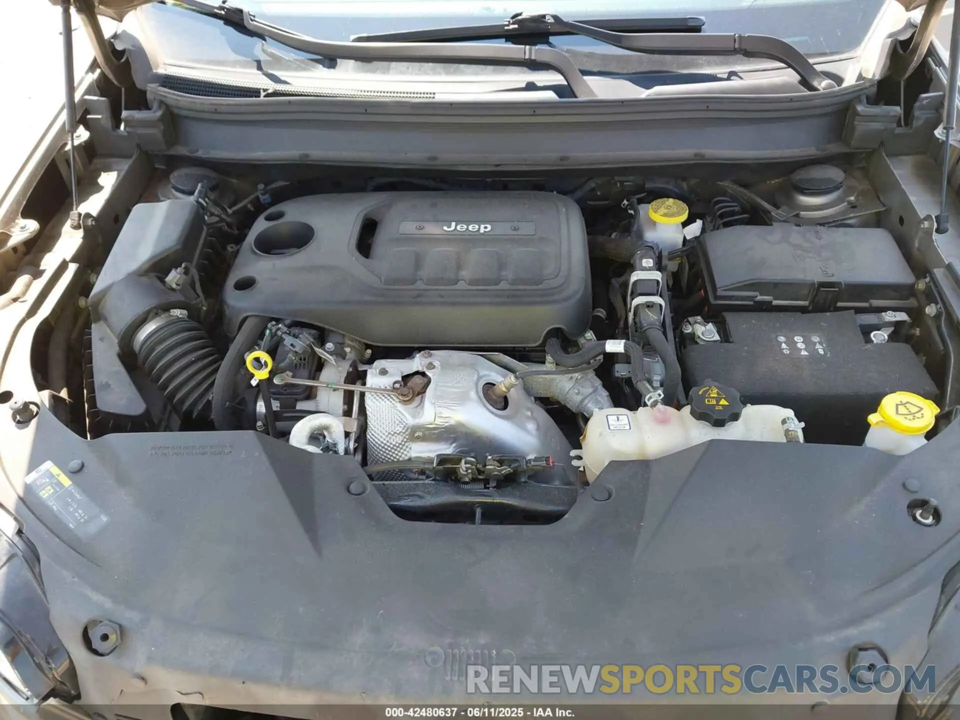 10 Photograph of a damaged car 1C4PJMLN8KD148533 JEEP CHEROKEE 2019