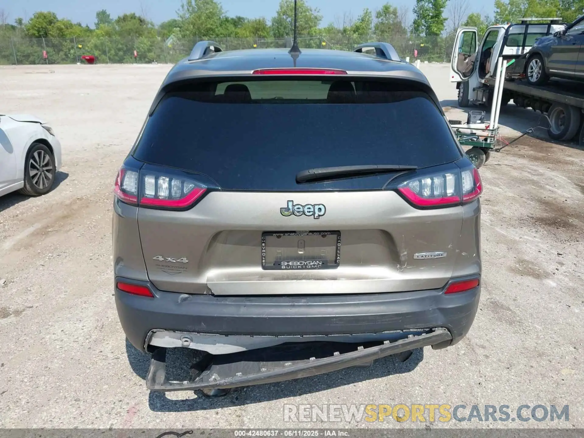 16 Photograph of a damaged car 1C4PJMLN8KD148533 JEEP CHEROKEE 2019