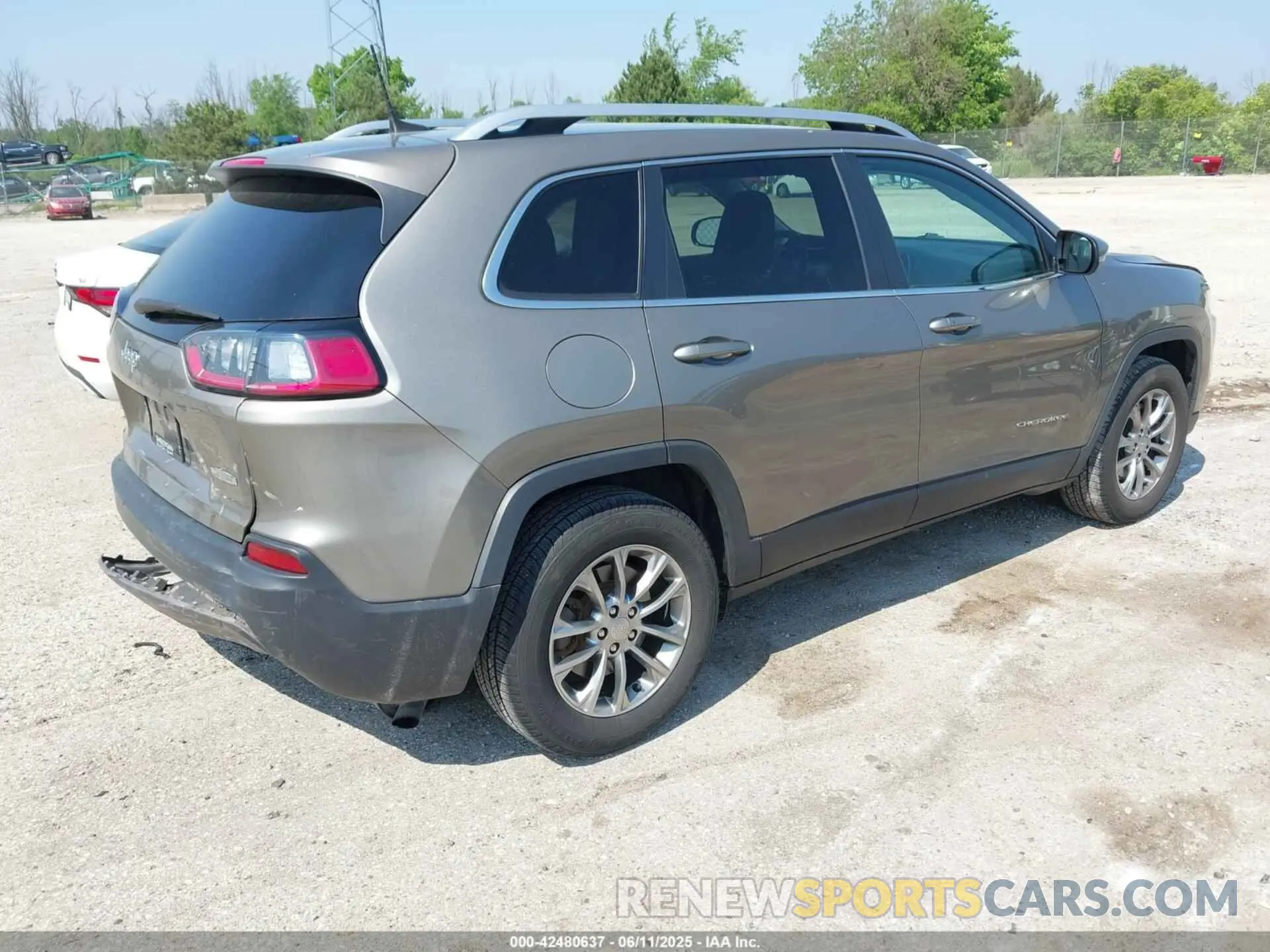 4 Photograph of a damaged car 1C4PJMLN8KD148533 JEEP CHEROKEE 2019