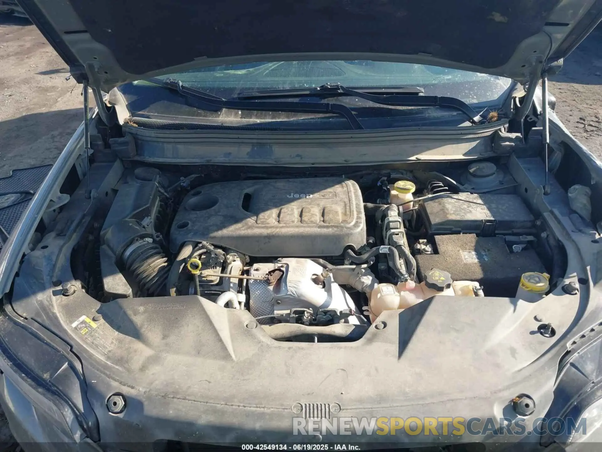 10 Photograph of a damaged car 1C4PJMLNXKD408494 JEEP CHEROKEE 2019