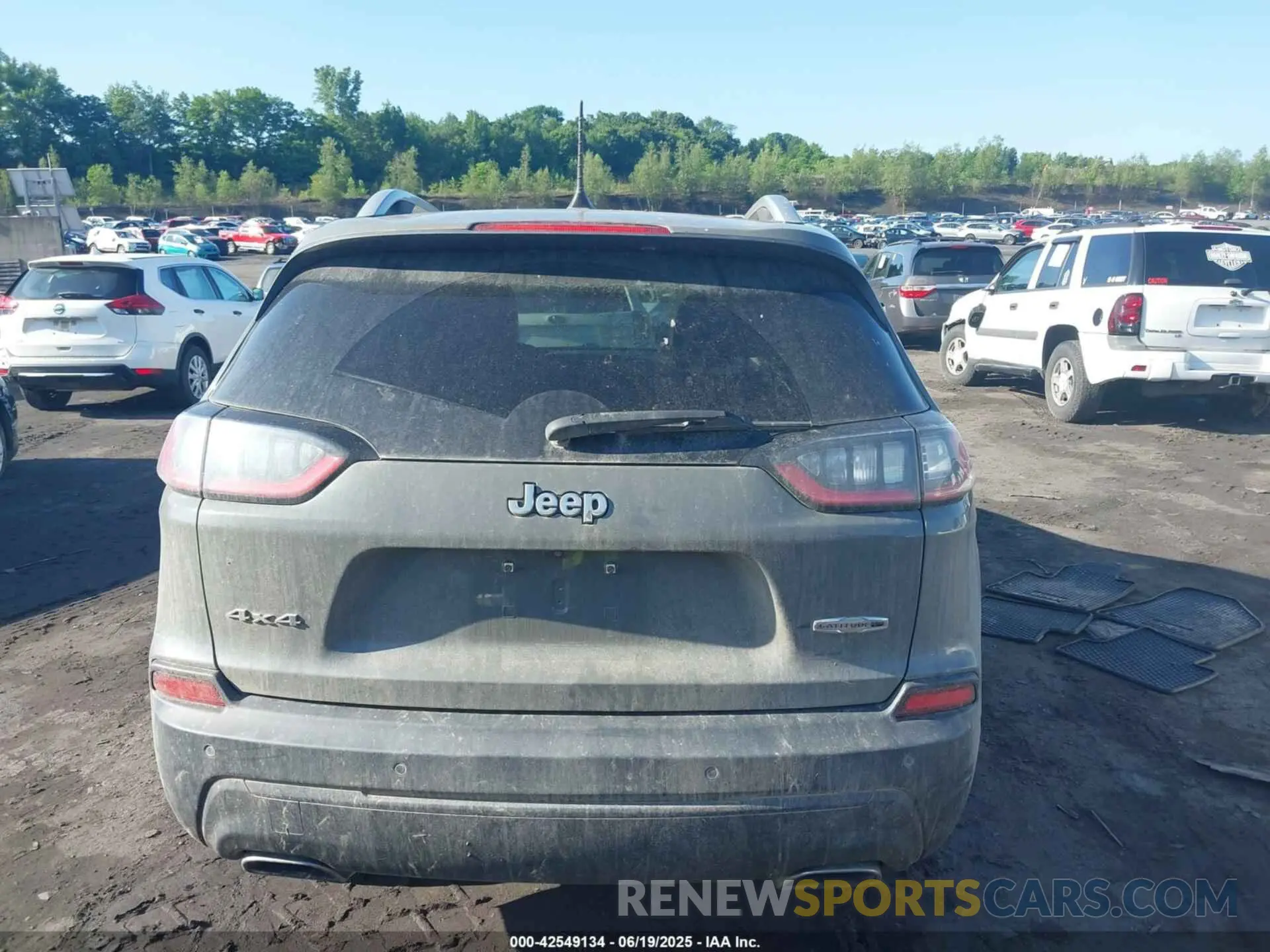 16 Photograph of a damaged car 1C4PJMLNXKD408494 JEEP CHEROKEE 2019