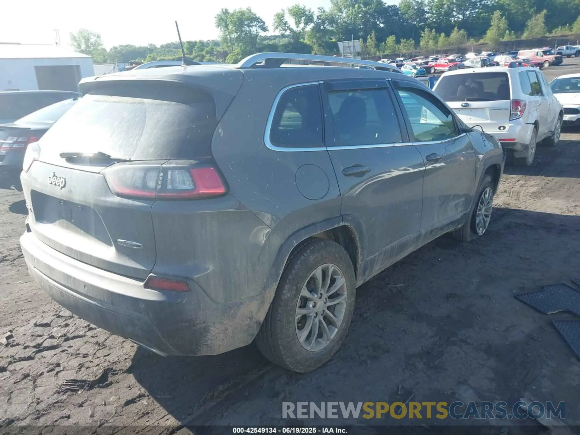 4 Photograph of a damaged car 1C4PJMLNXKD408494 JEEP CHEROKEE 2019
