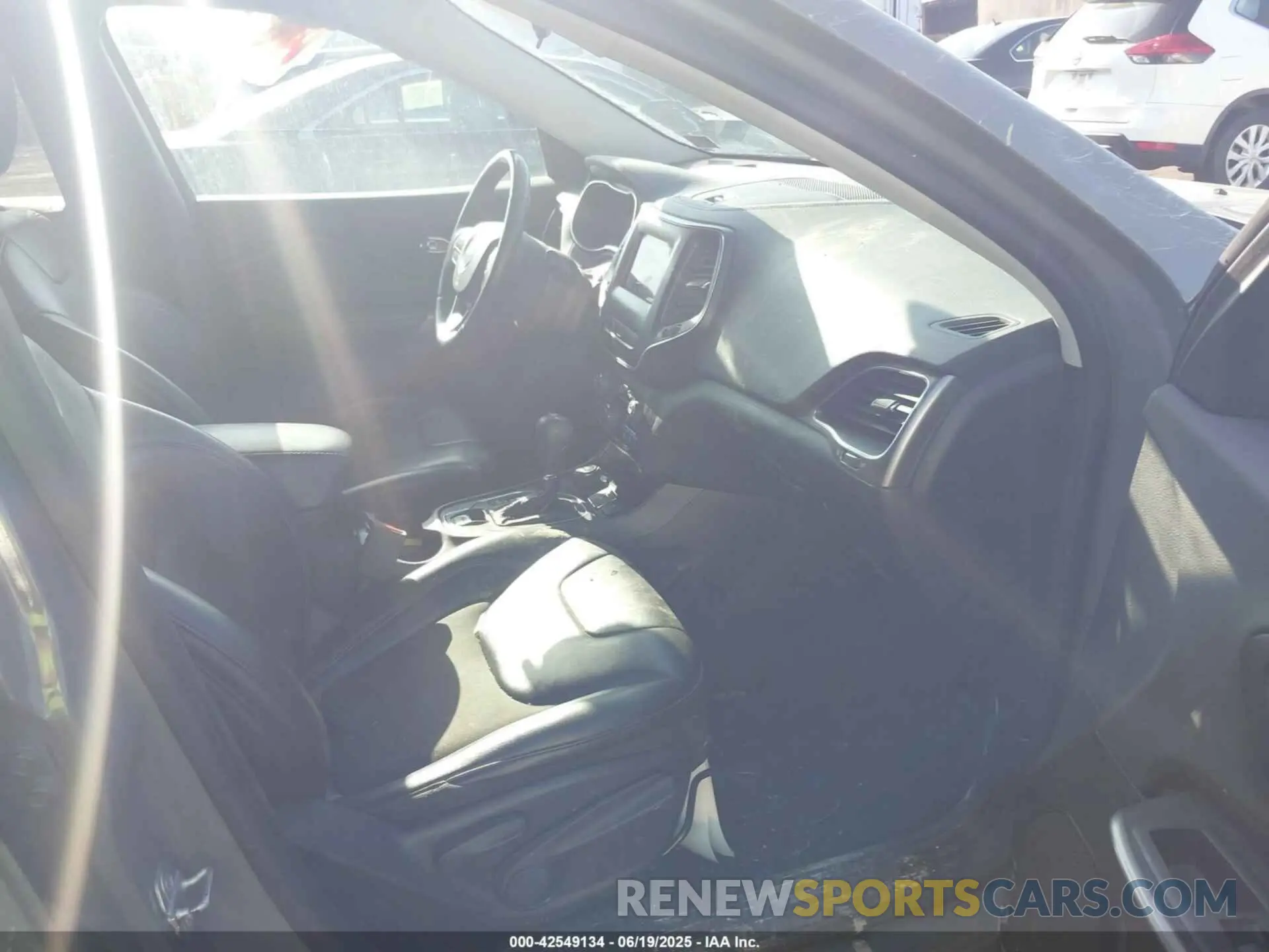 5 Photograph of a damaged car 1C4PJMLNXKD408494 JEEP CHEROKEE 2019