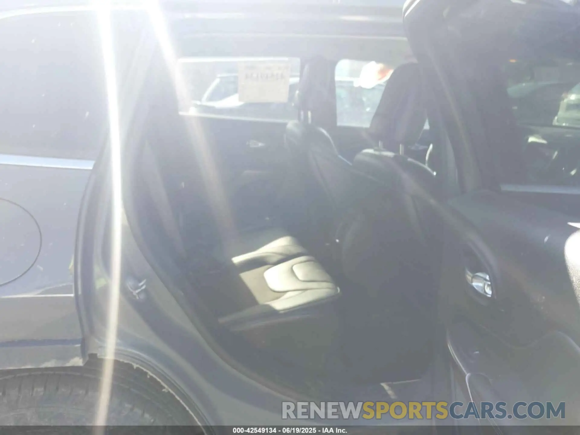 8 Photograph of a damaged car 1C4PJMLNXKD408494 JEEP CHEROKEE 2019