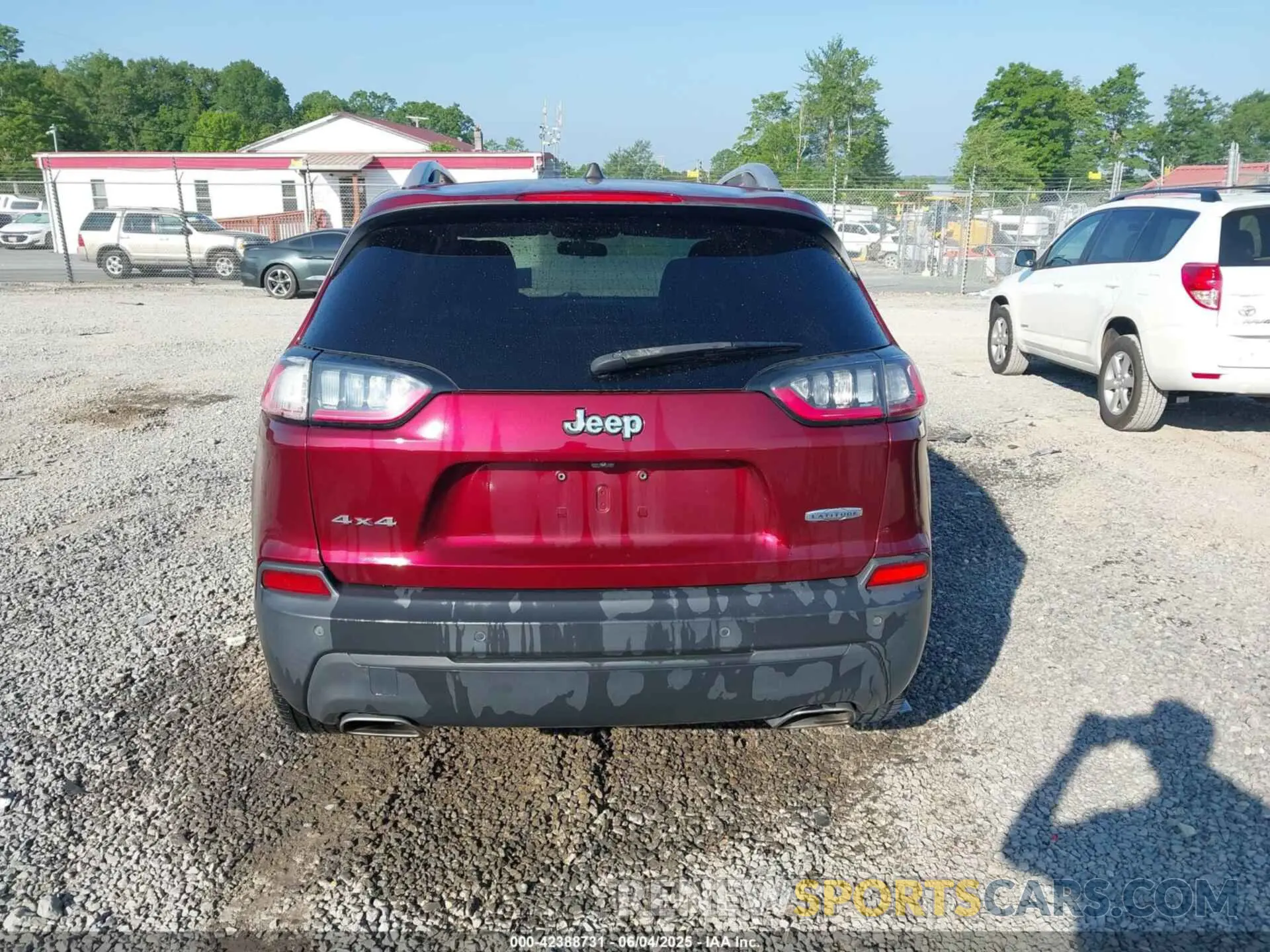 16 Photograph of a damaged car 1C4PJMLX0KD101546 JEEP CHEROKEE 2019