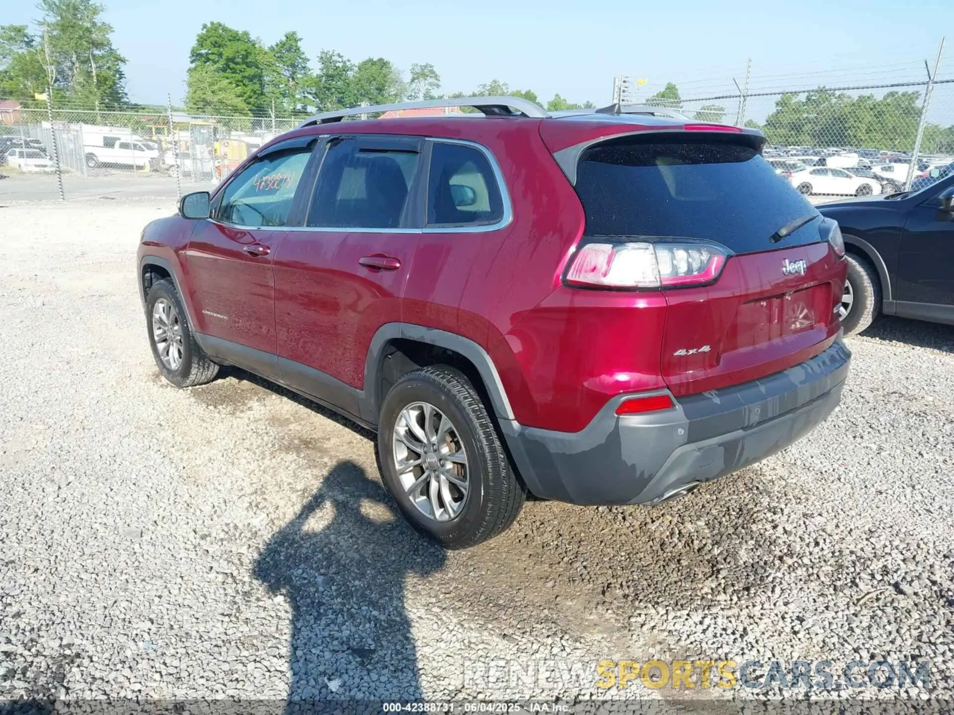 3 Photograph of a damaged car 1C4PJMLX0KD101546 JEEP CHEROKEE 2019