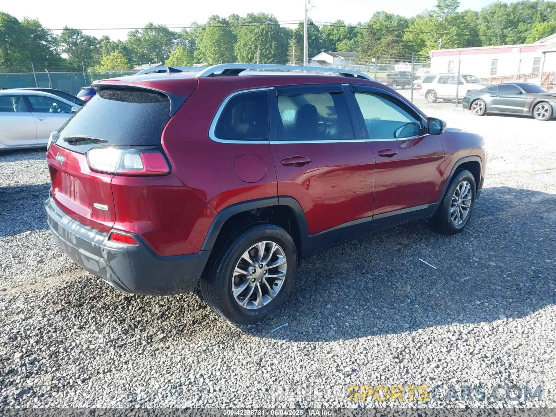 4 Photograph of a damaged car 1C4PJMLX0KD101546 JEEP CHEROKEE 2019
