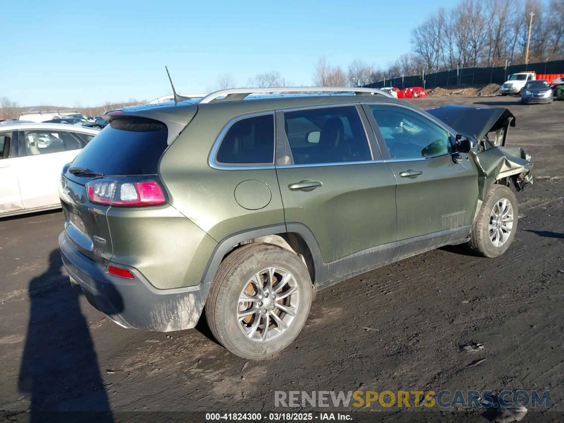4 Photograph of a damaged car 1C4PJMLX0KD123482 JEEP CHEROKEE 2019