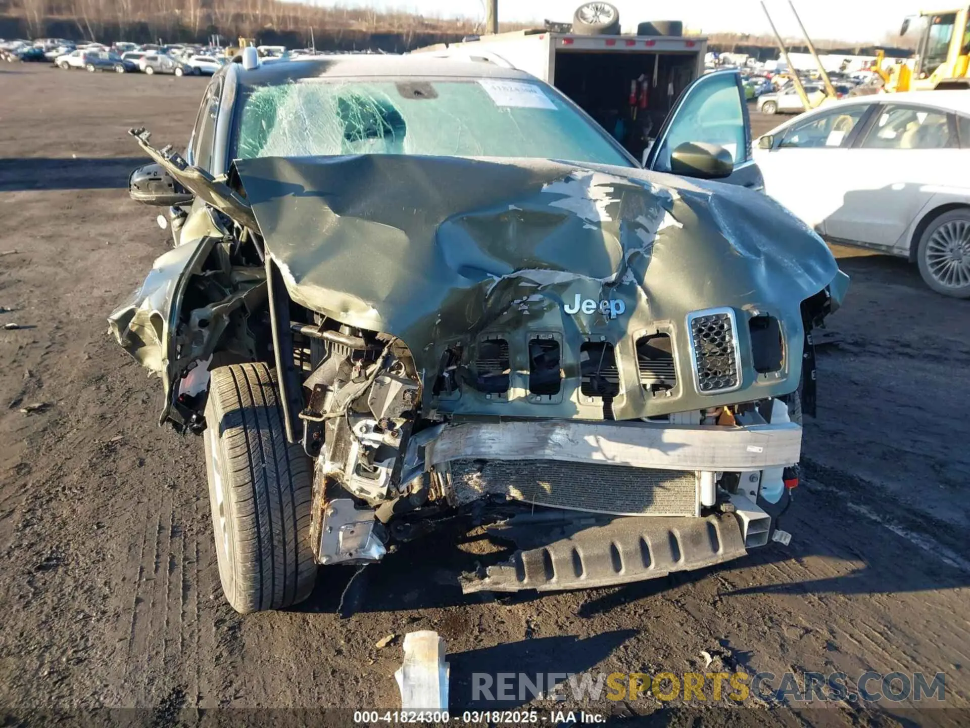 6 Photograph of a damaged car 1C4PJMLX0KD123482 JEEP CHEROKEE 2019