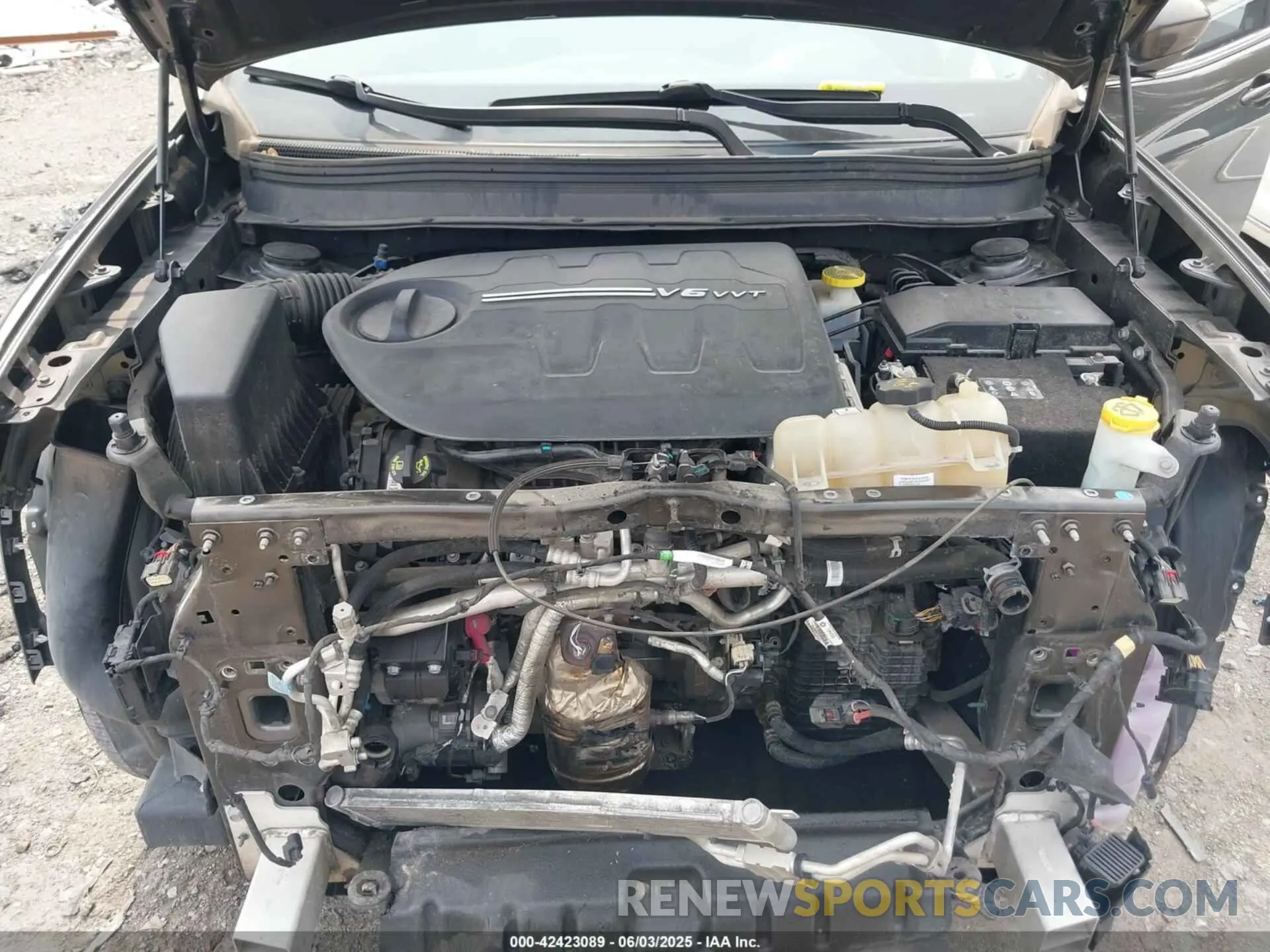 10 Photograph of a damaged car 1C4PJMLX0KD271468 JEEP CHEROKEE 2019
