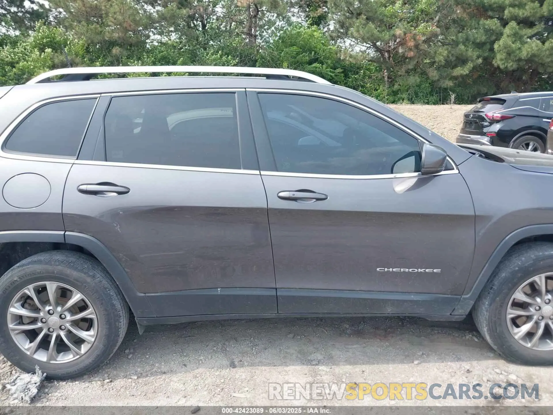 14 Photograph of a damaged car 1C4PJMLX0KD271468 JEEP CHEROKEE 2019