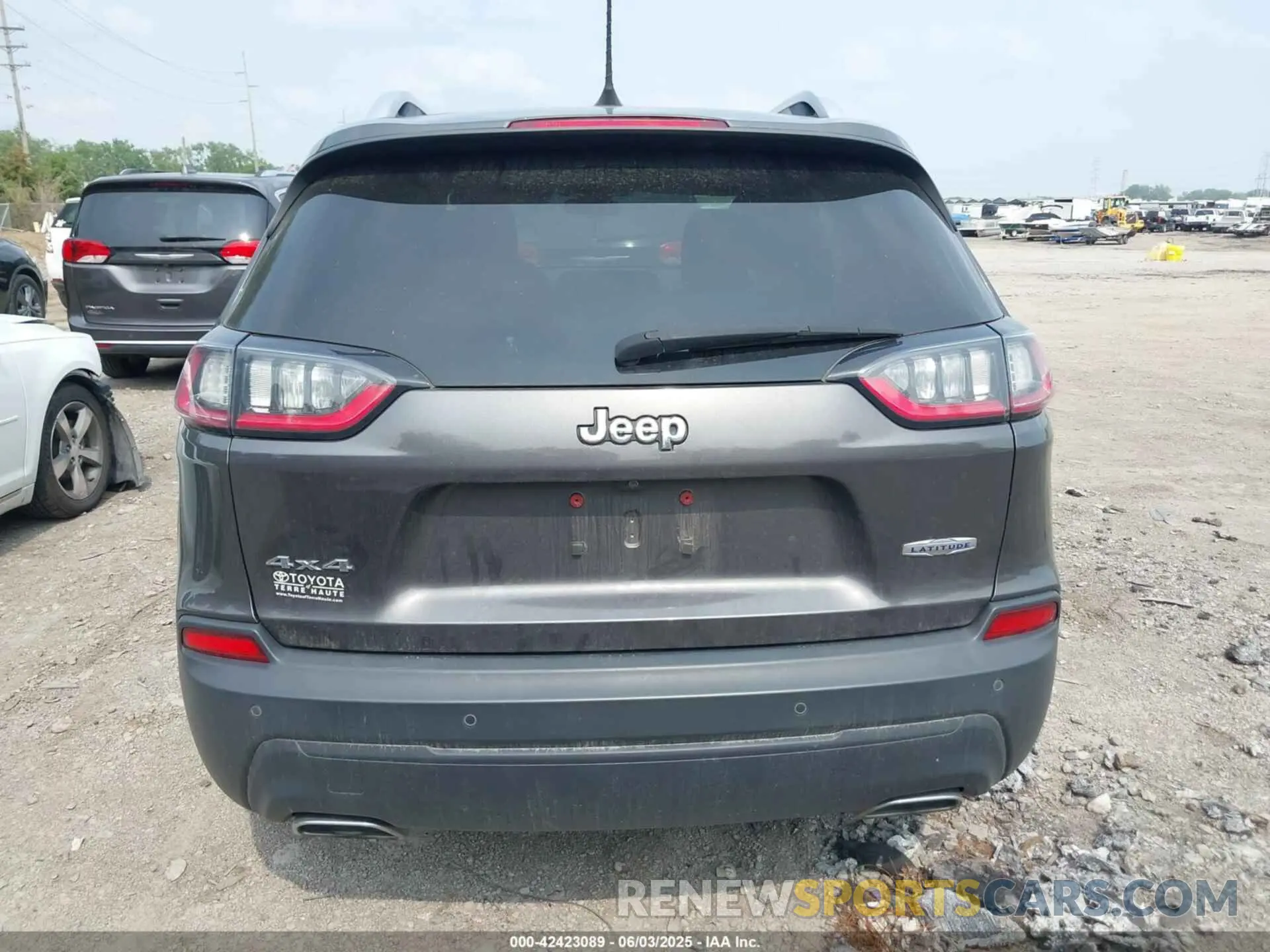 17 Photograph of a damaged car 1C4PJMLX0KD271468 JEEP CHEROKEE 2019